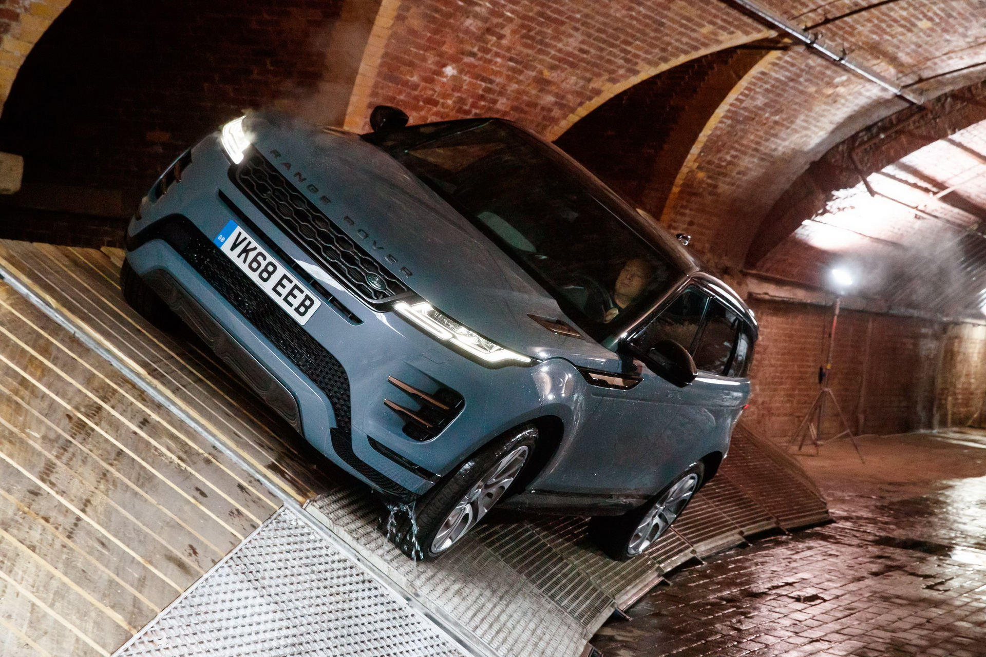 range rover evoque jamie oliver london 2 All-New Range Rover Evoque Cruises Through London With Jamie Oliver Behind The Wheel