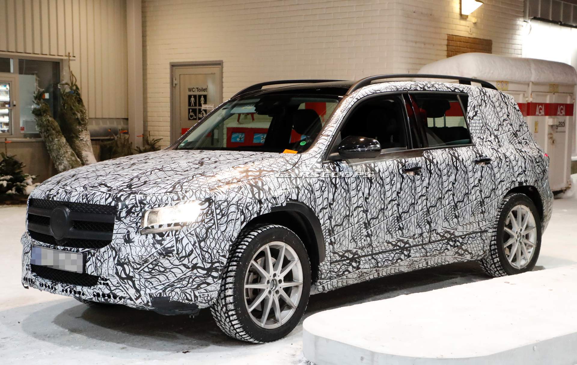 2019 Mercedes GLB spy shots 8 2019 Mercedes GLB: Here’s Our Best Look Yet At Compact SUV’s Interior