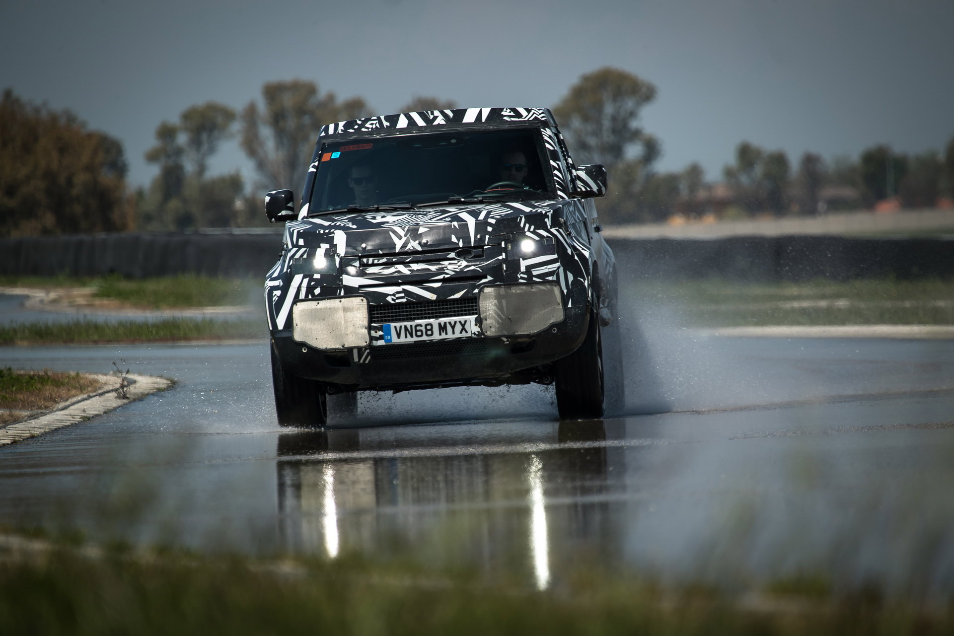 2020 Land Rover Defender Reborn As A Modern 4×4 With Advanced Tech