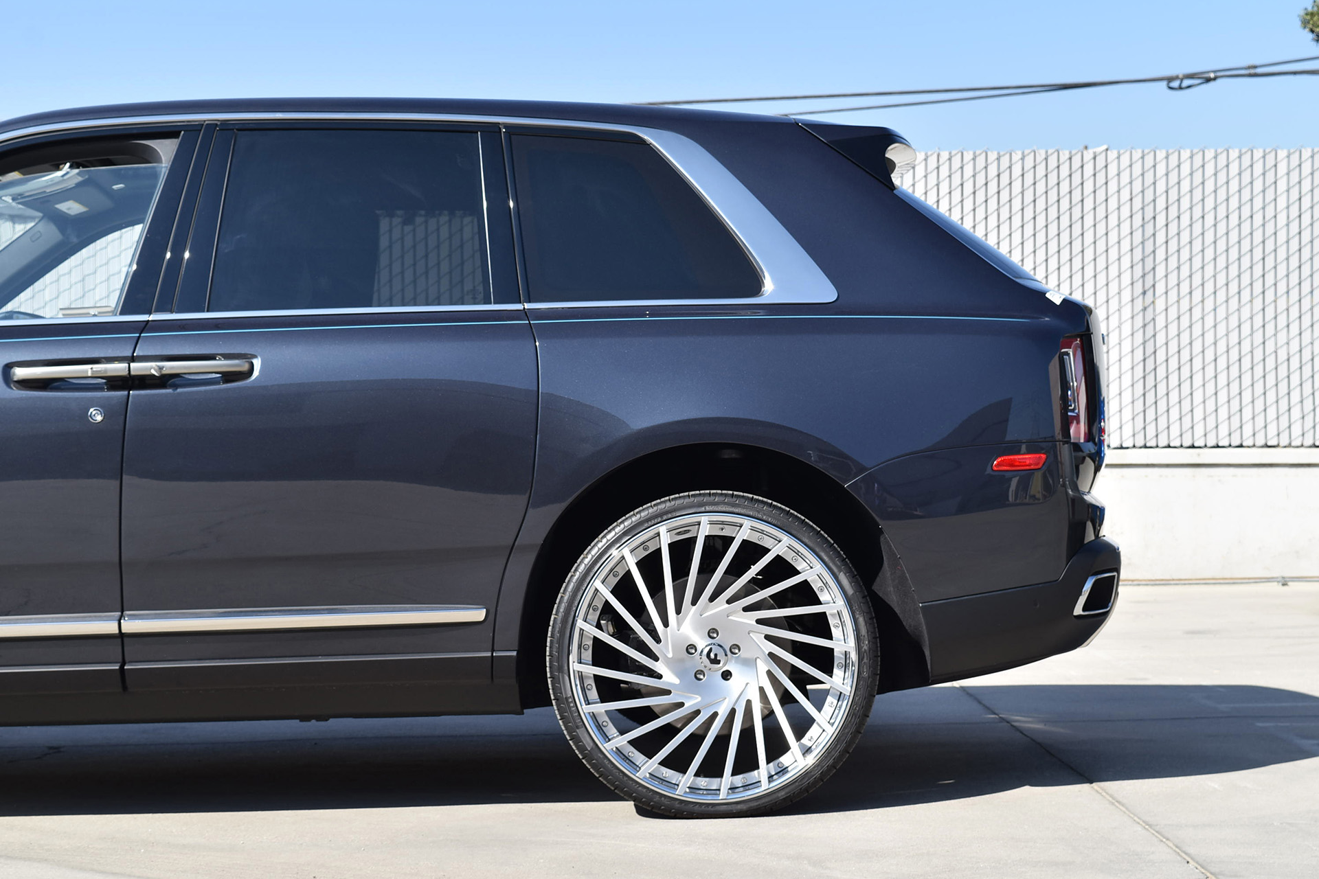rolls-royce cullinan forgiato wheels 5 There’s No Such Thing As Too Large Wheels For Lamborghini Urus And Rolls-Royce Cullinan