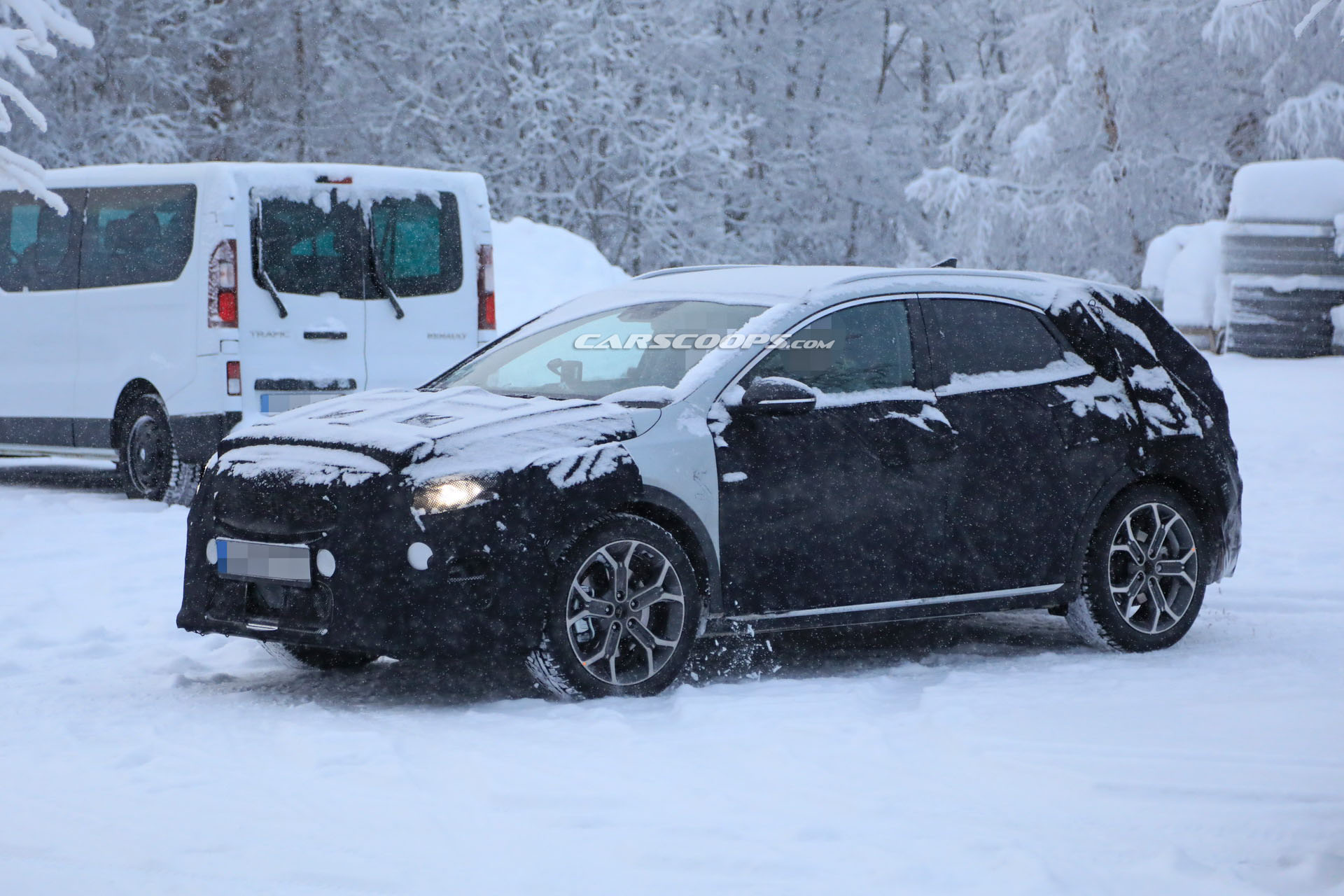 Kia XCeed 18 2020 Kia XCeed Crossover Spied Testing Against VW T-Roc