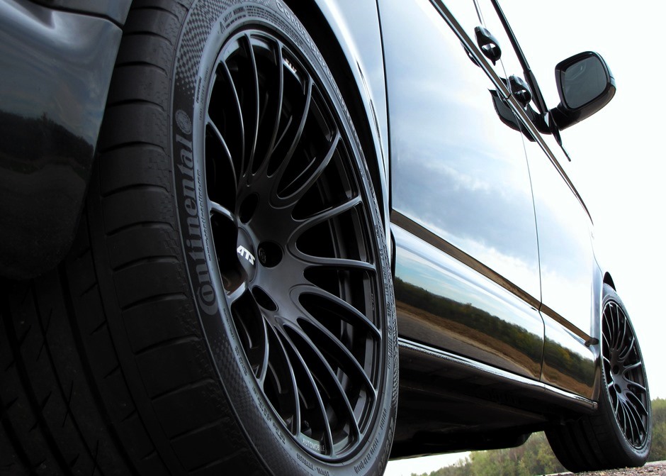 VW Multivan T5 powered by Porsche 911 Turbo engine 2 573HP VW Transporter With Porsche 911 Turbo Engine Is VW Group Synergy At Its Best