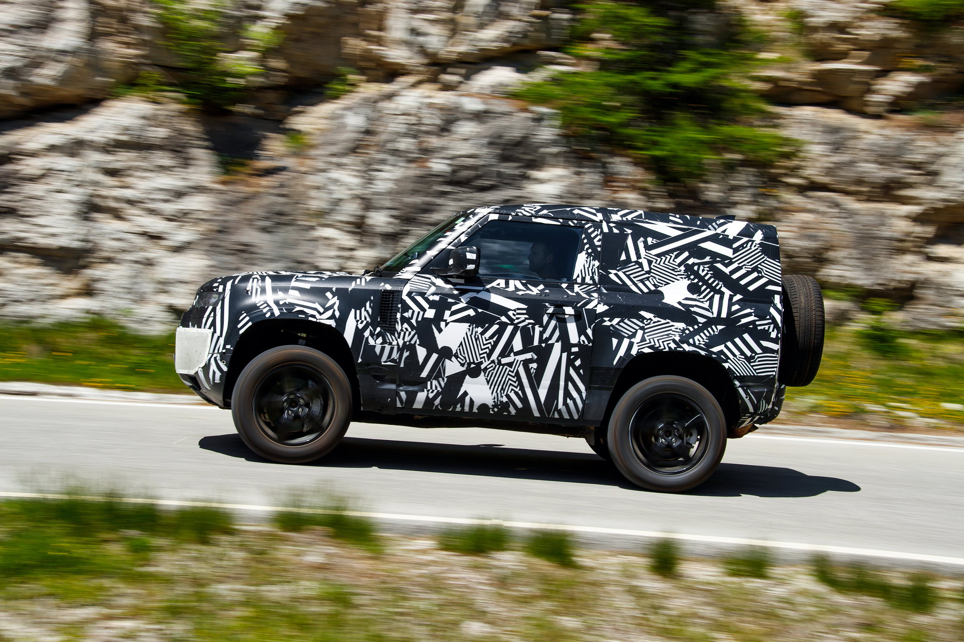 2020 Land Rover Defender Reborn As A Modern 4×4 With Advanced Tech
