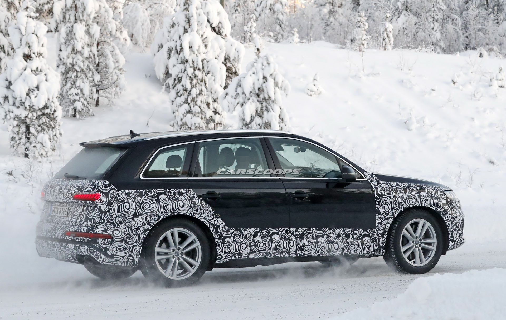 2020-Audi-Q7-SQ7-Facelift-42 2020 Audi Q7 Facelift Spotted Testing On Cold-Weather Conditions
