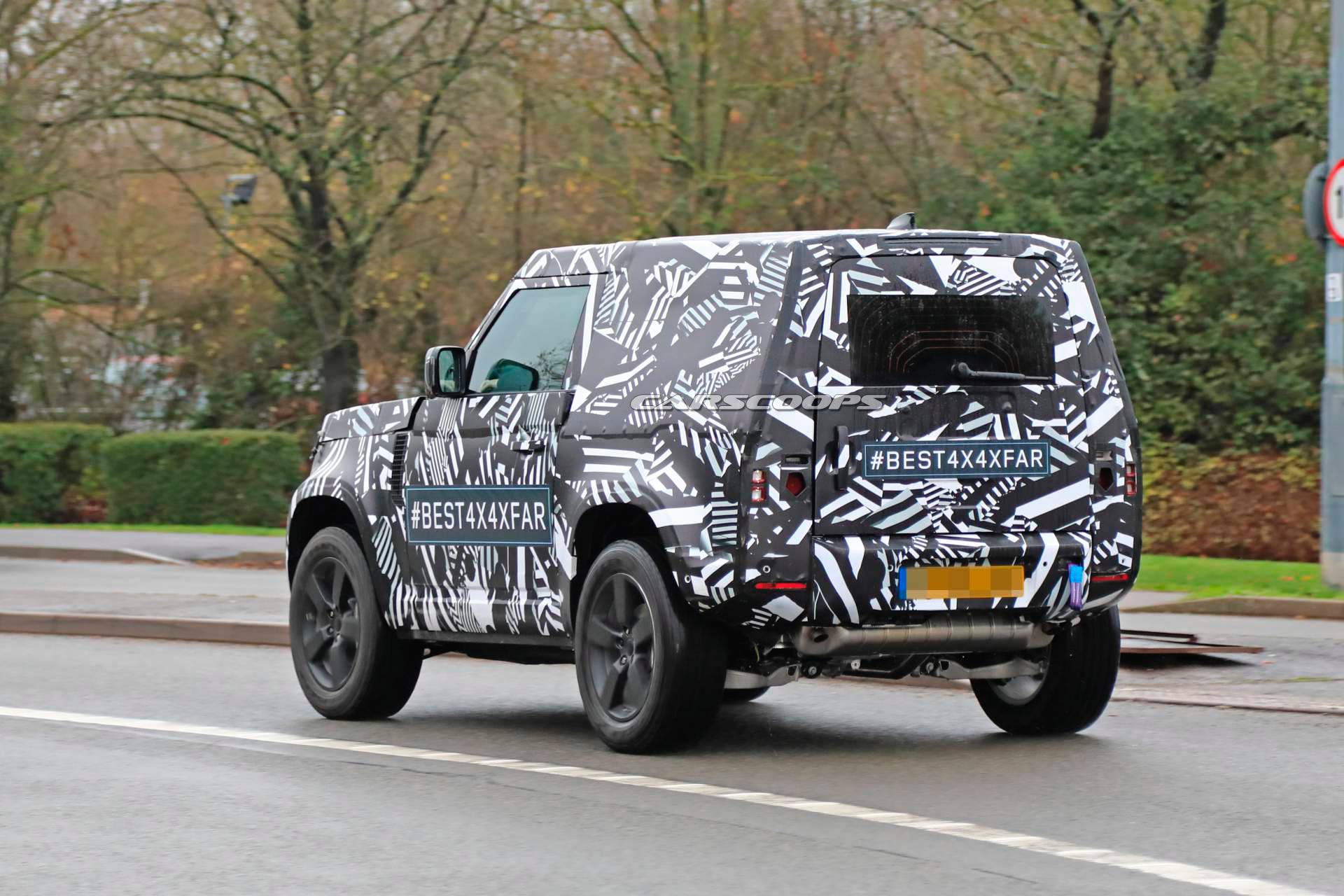 2020 Land Rover Defender 90 spy shots 14 2020 Land Rover Defender 90 With 3-Doors And SWB Will Be The Most Playful Of All