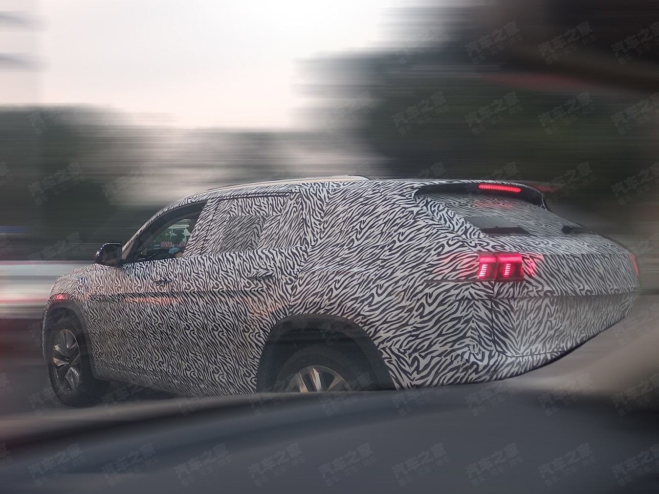 VW Atlas Sport Spy-1 2020 VW Atlas Cross Sport Production Model Spotted Undisguised