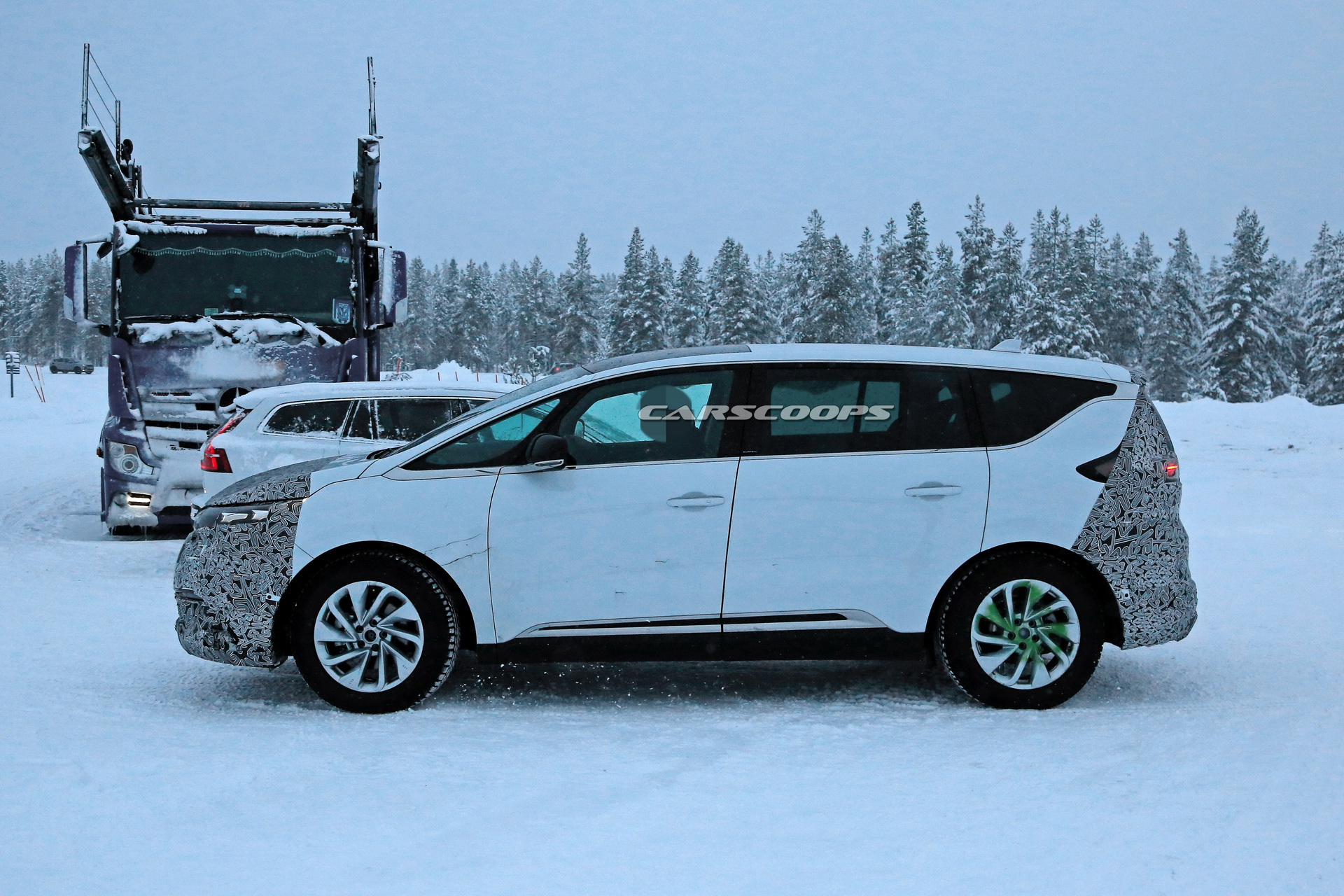 2020 renault espace facelift spy 5 Facelifted Renault Espace Spotted Near Arctic Circle
