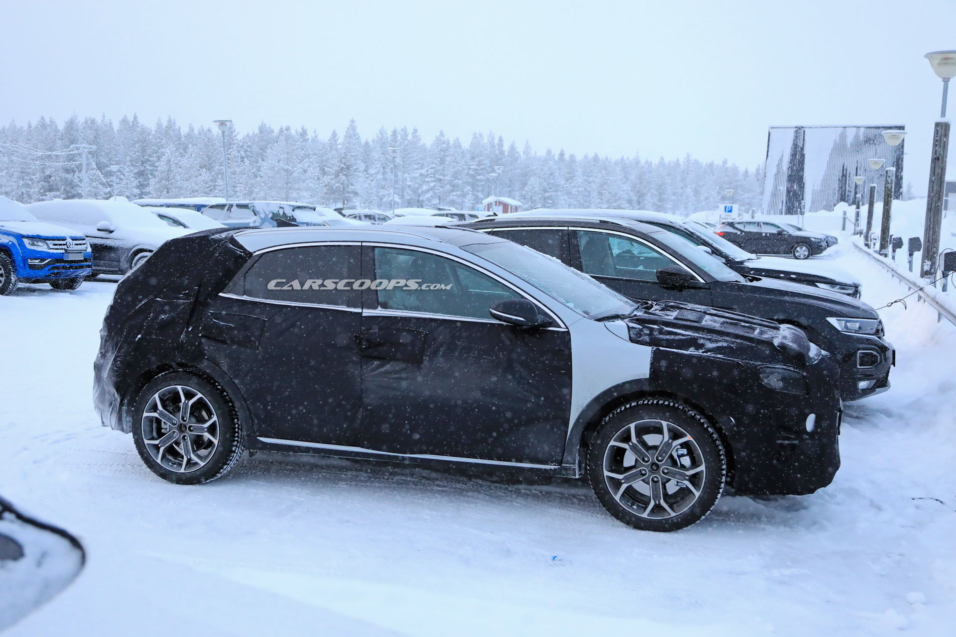 Kia XCeed 11 2020 Kia XCeed Crossover Spied Testing Against VW T-Roc