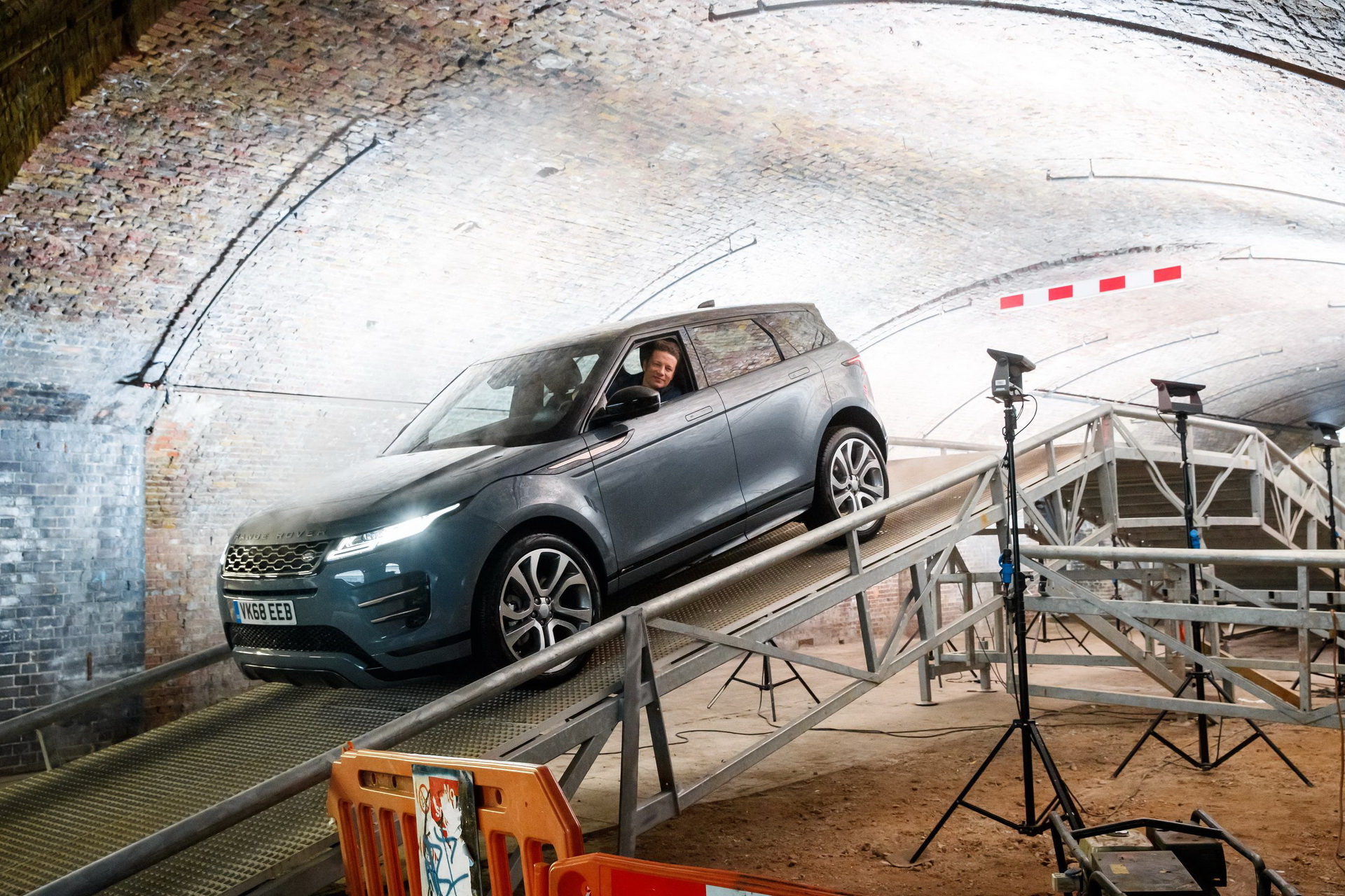 range rover evoque jamie oliver london 1 All-New Range Rover Evoque Cruises Through London With Jamie Oliver Behind The Wheel