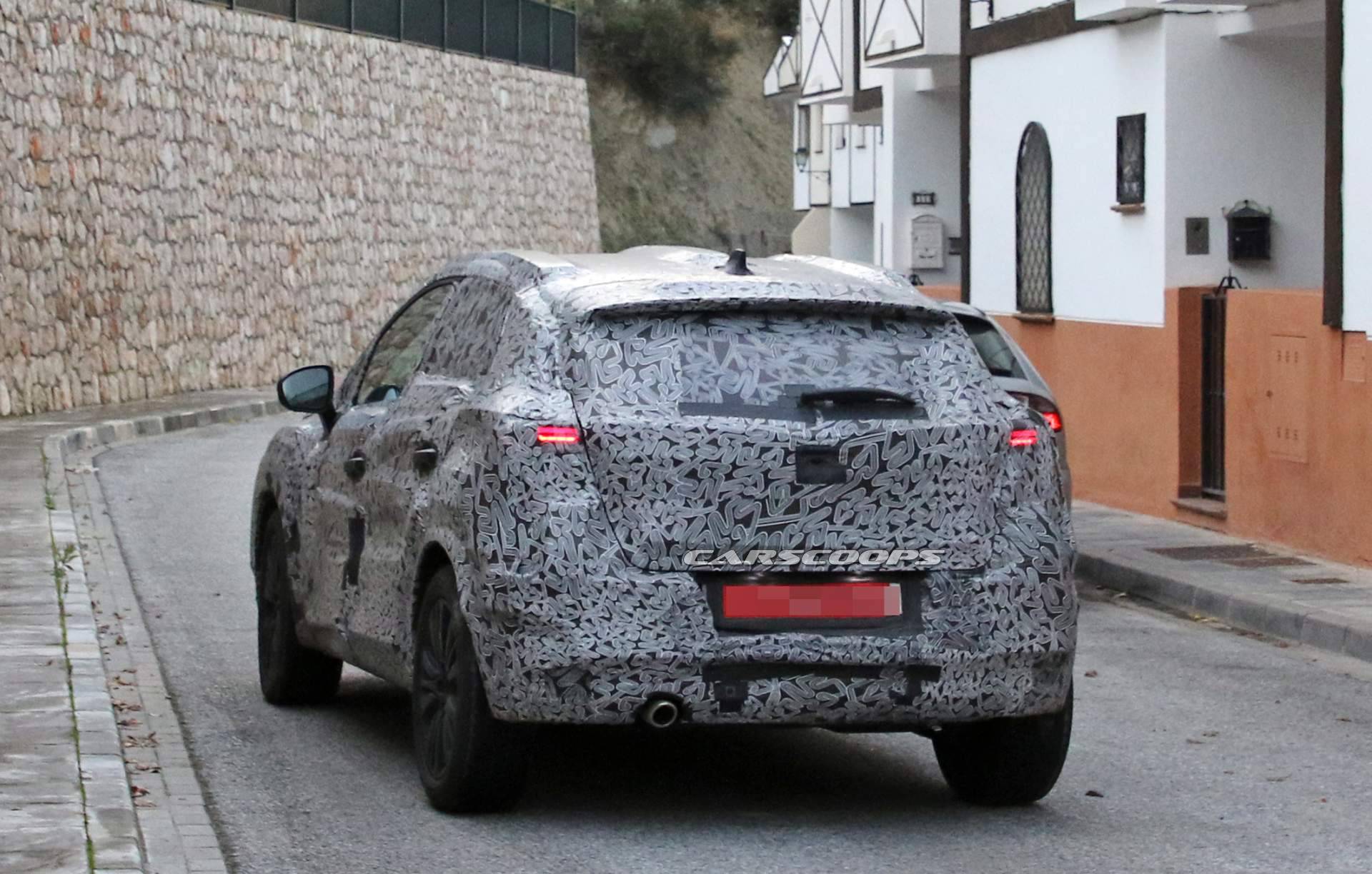 2019 Renault Captur spy shots 8 Fully-Camouflaged 2019 Renault Captur Goes Out Into The World