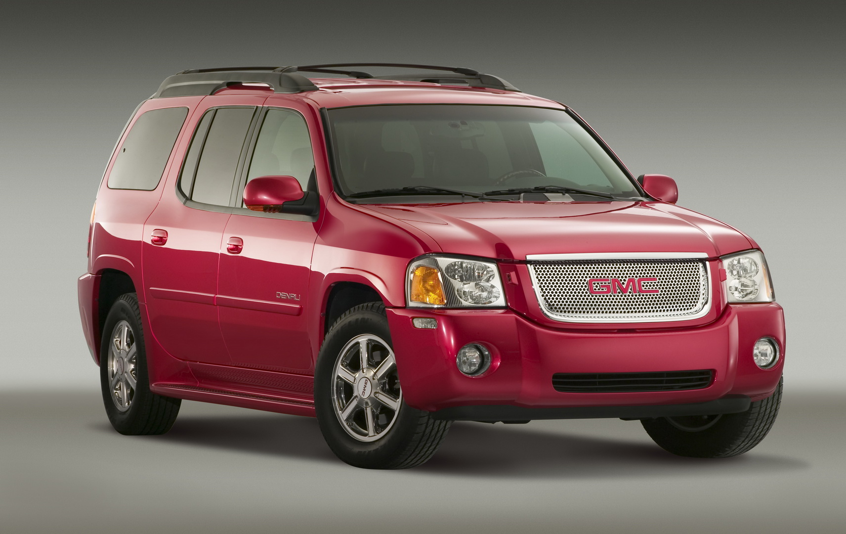 2005 gmc envoy 5 GM Might Bring Back The GMC Envoy SUV, Trademark Filing Suggests