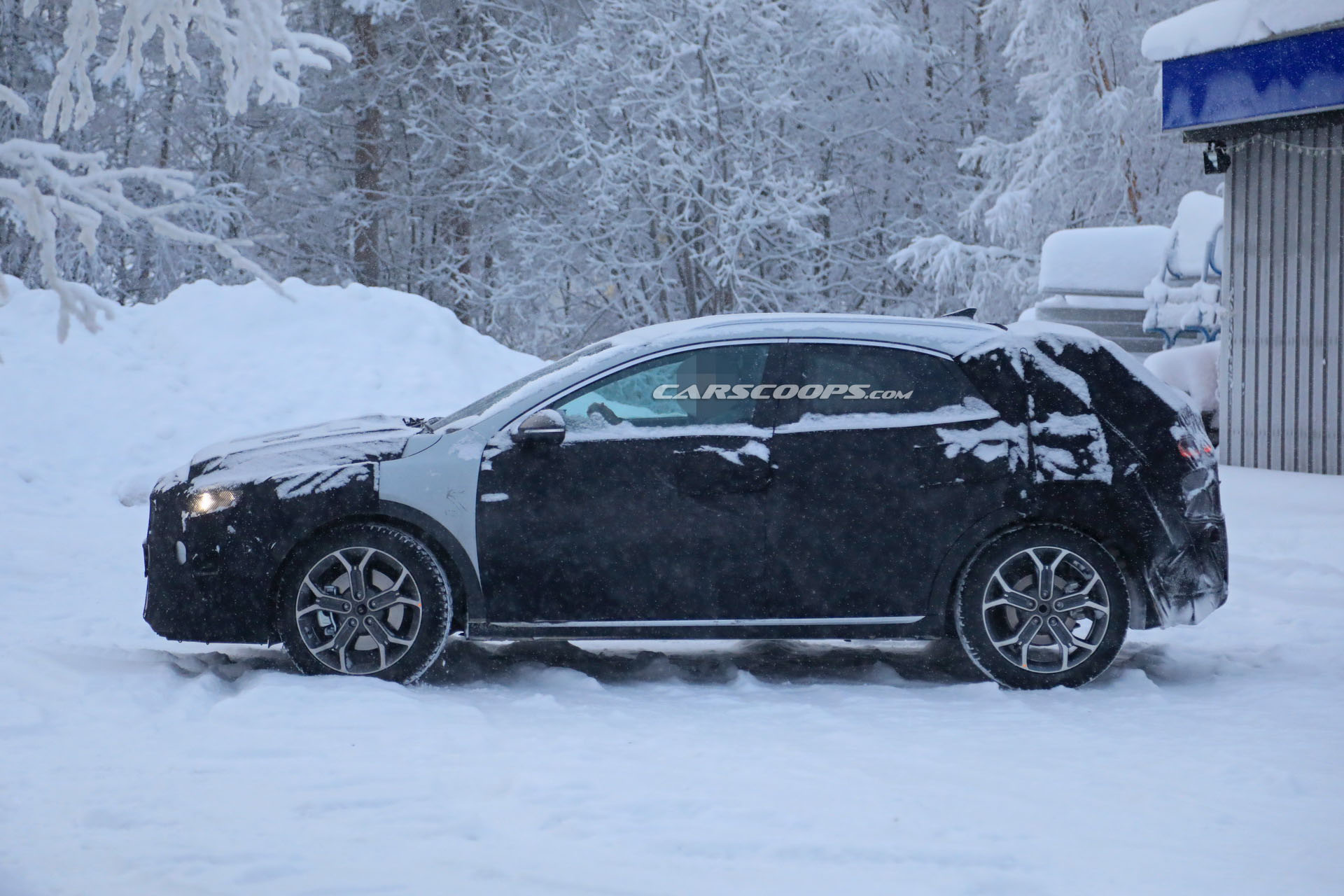 Kia XCeed 12 2020 Kia XCeed Crossover Spied Testing Against VW T-Roc