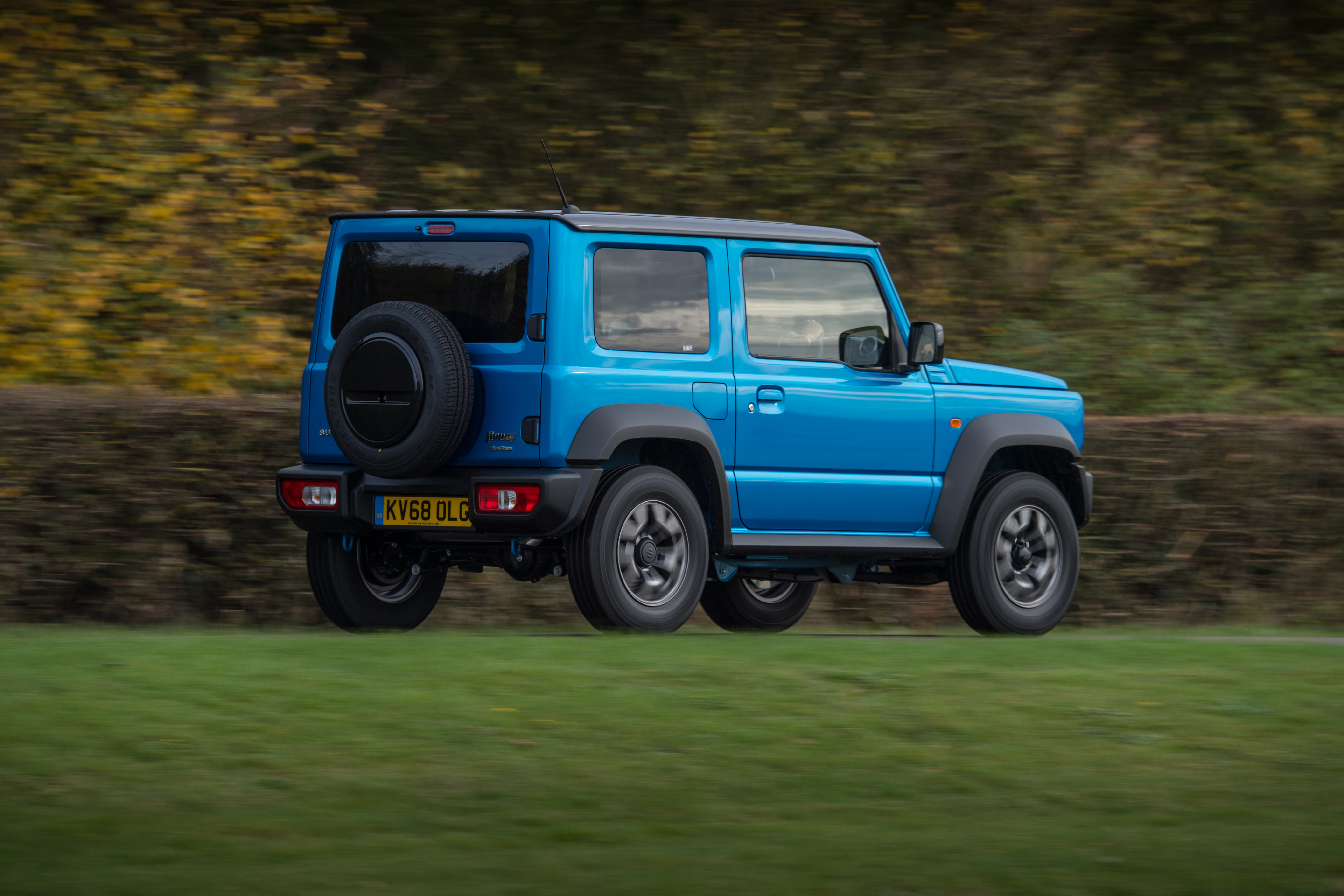 2019-Suzuki-Jimny-02 Suzuki Jimny’s Demand Is So Strong Some UK Dealers Have Stopped Taking Deposits