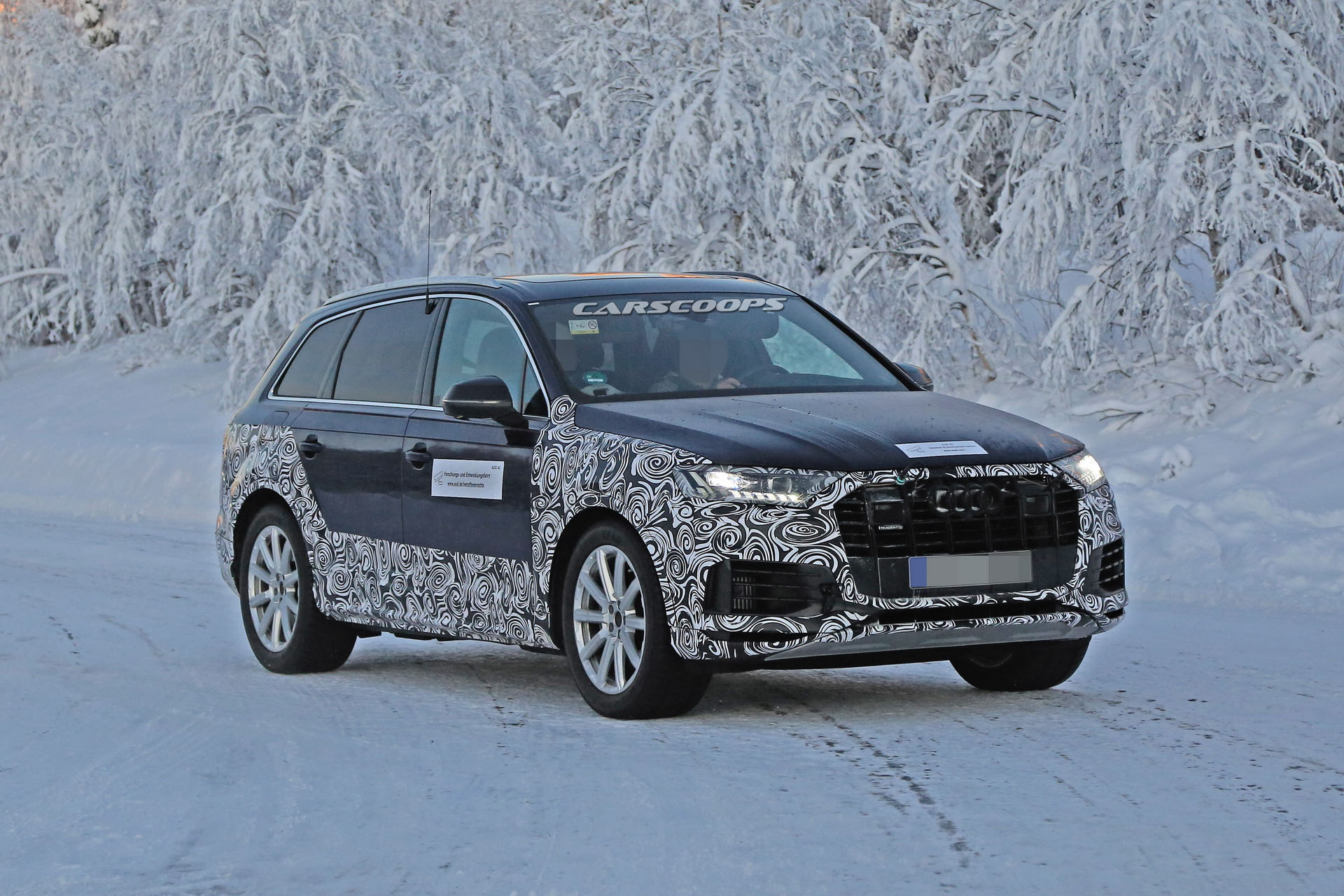 2020-Audi-Q7-SQ7-Facelift-12 2020 Audi Q7 Facelift Spotted Testing On Cold-Weather Conditions