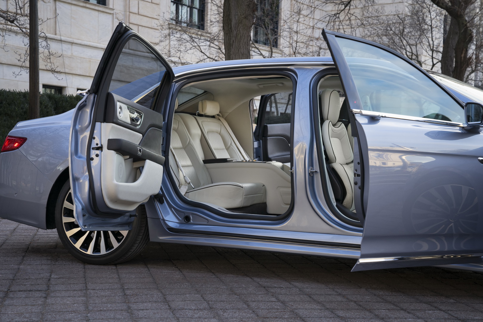 2019 lincoln continental 80th anniversary coach door edition 15 Lincoln Coach Door Continental Will Be Suicide On Your Wallet As Prices Start Over $100,000