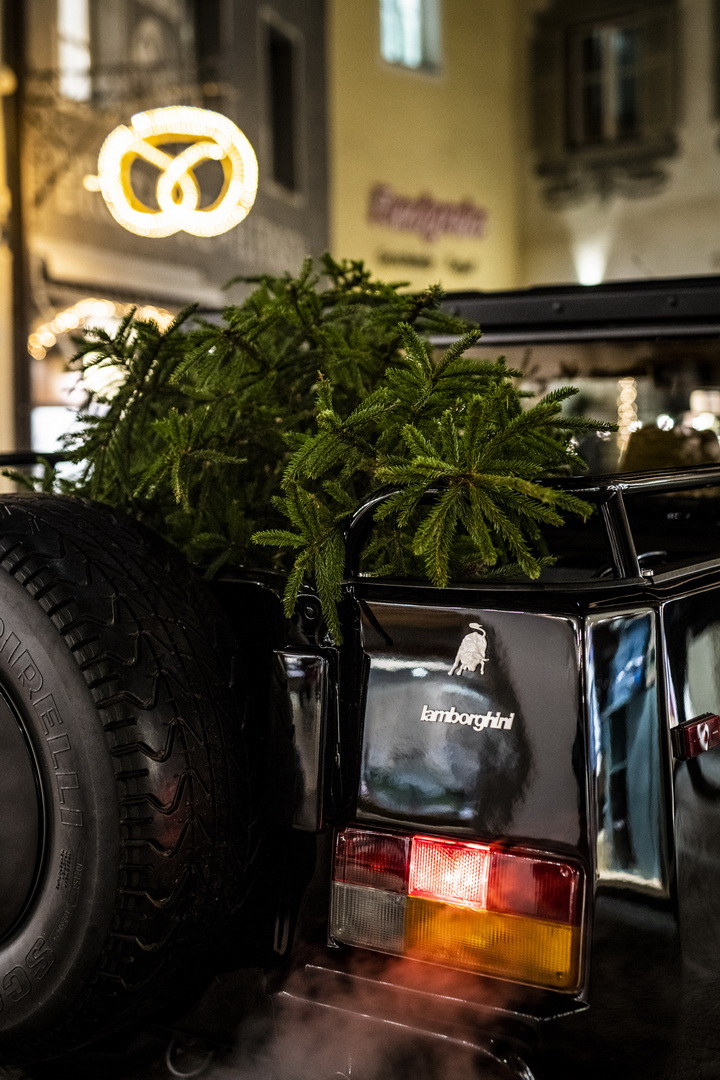 lamborghini urus lm002 49 Lamborghini Urus Convoy Embarks On Special Journey, LM002 Leads The Pack