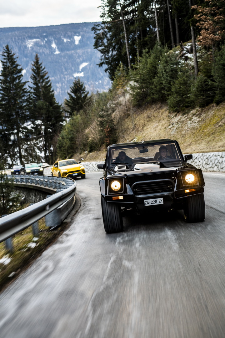 lamborghini urus lm002 71 Lamborghini Urus Convoy Embarks On Special Journey, LM002 Leads The Pack