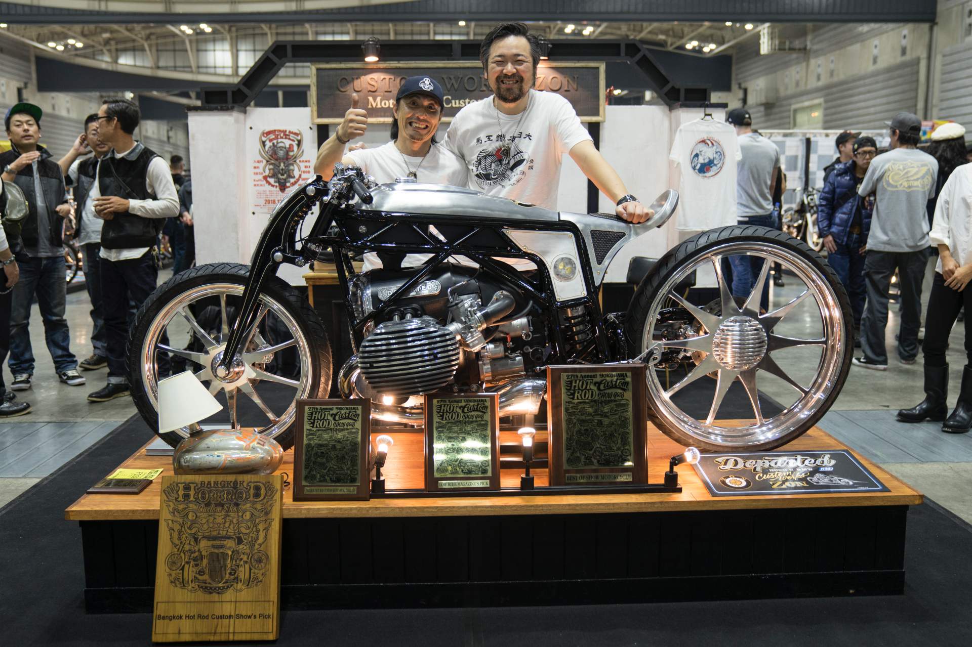 Custom Works Zon BMW concept motorcycle 36 BMW And Japan’s Custom Works Zon Collaborate On R18 Bike With Mystery Boxer Engine