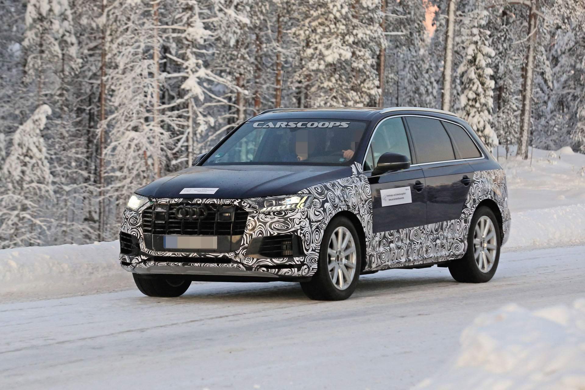 2020-Audi-Q7-SQ7-Facelift-02 2020 Audi Q7 Facelift Spotted Testing On Cold-Weather Conditions