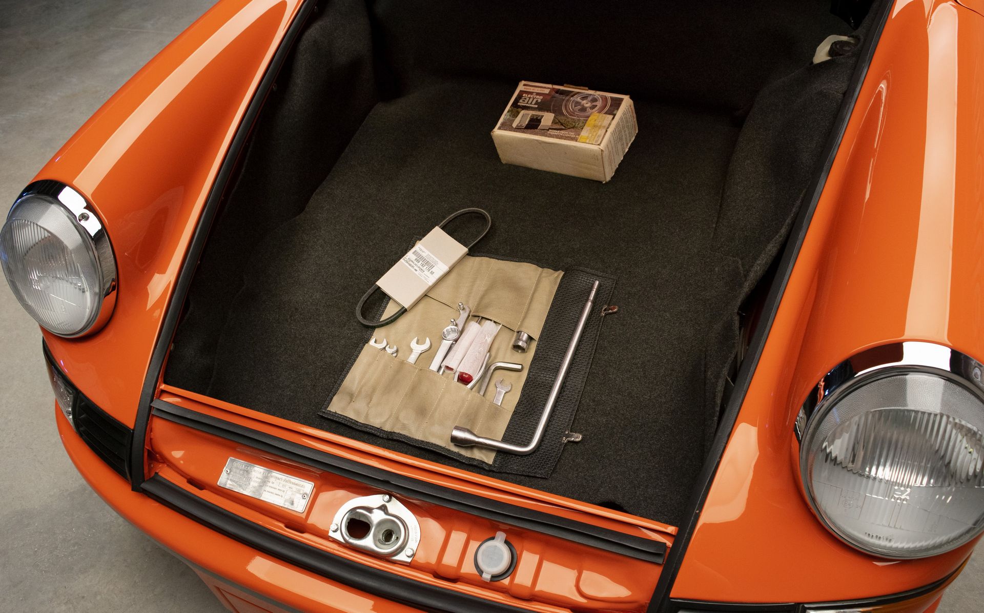 Porsche-911-Carrera-RS-9 For $900,000, Would You Get A 1973 911 Carrera RS Or A Carrera GT?