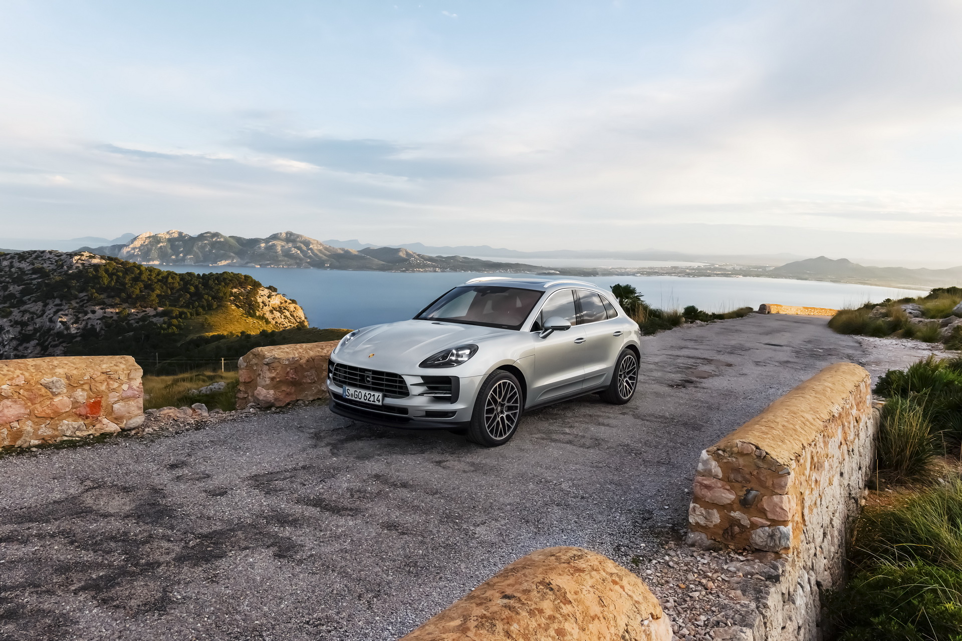 2019-Porsche-Macan-S-08 Porsche Launches 2019 Macan S With New 349HP V6 Engine