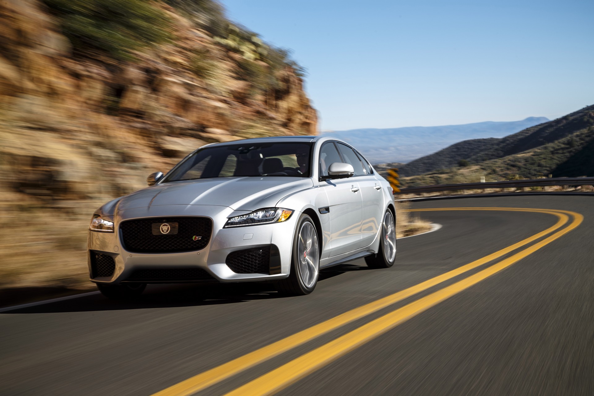 Jaguar XF-1 Jaguar Land Rover Posts Mega $4.4 Billion Loss In Final Quarter Of 2018