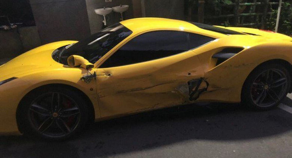 Exhausted Delivery Driver Crashes Into Three Ferraris, Public Rushes To Help Him Pay The Damages
