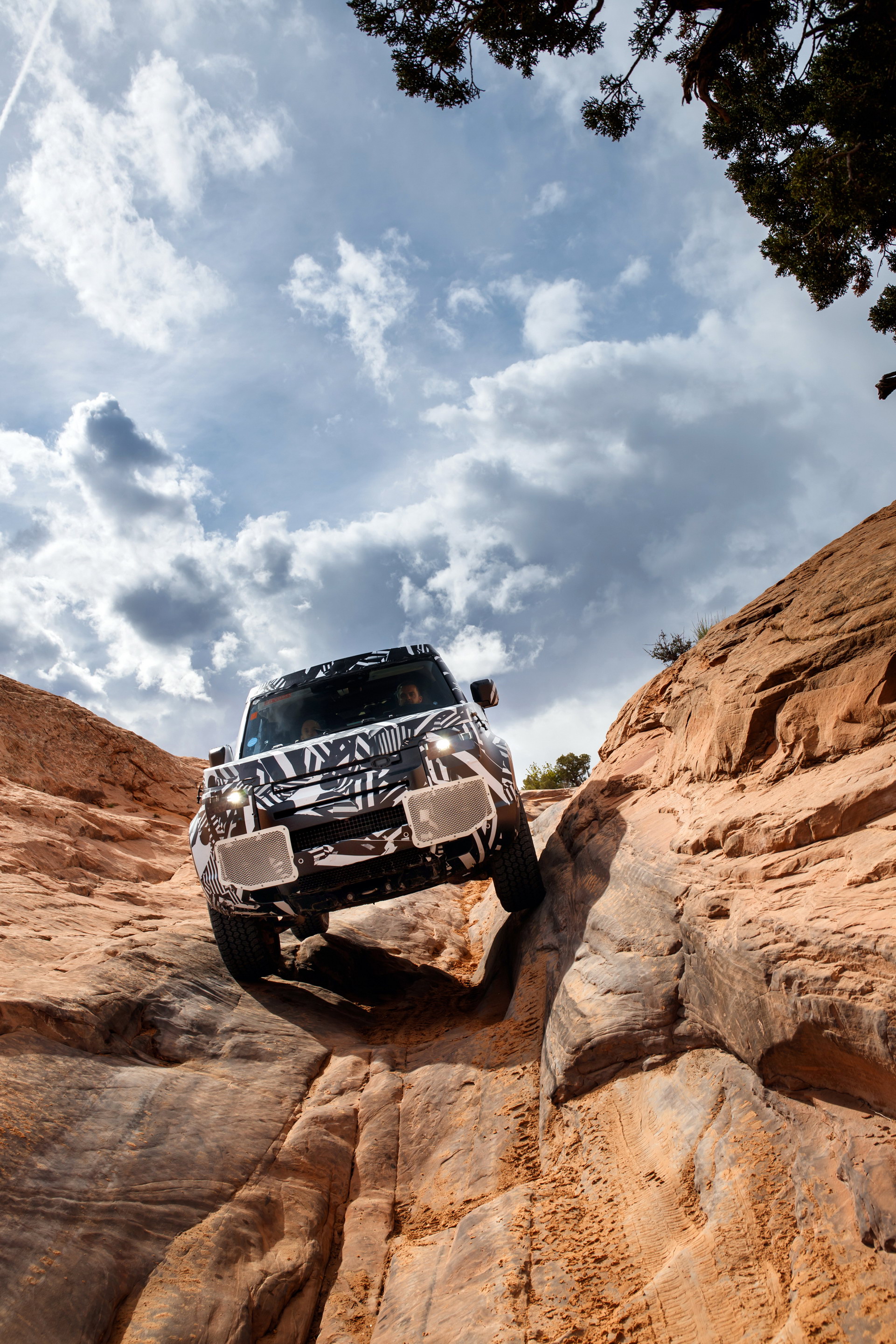 2020 Land Rover Defender Reborn As A Modern 4×4 With Advanced Tech