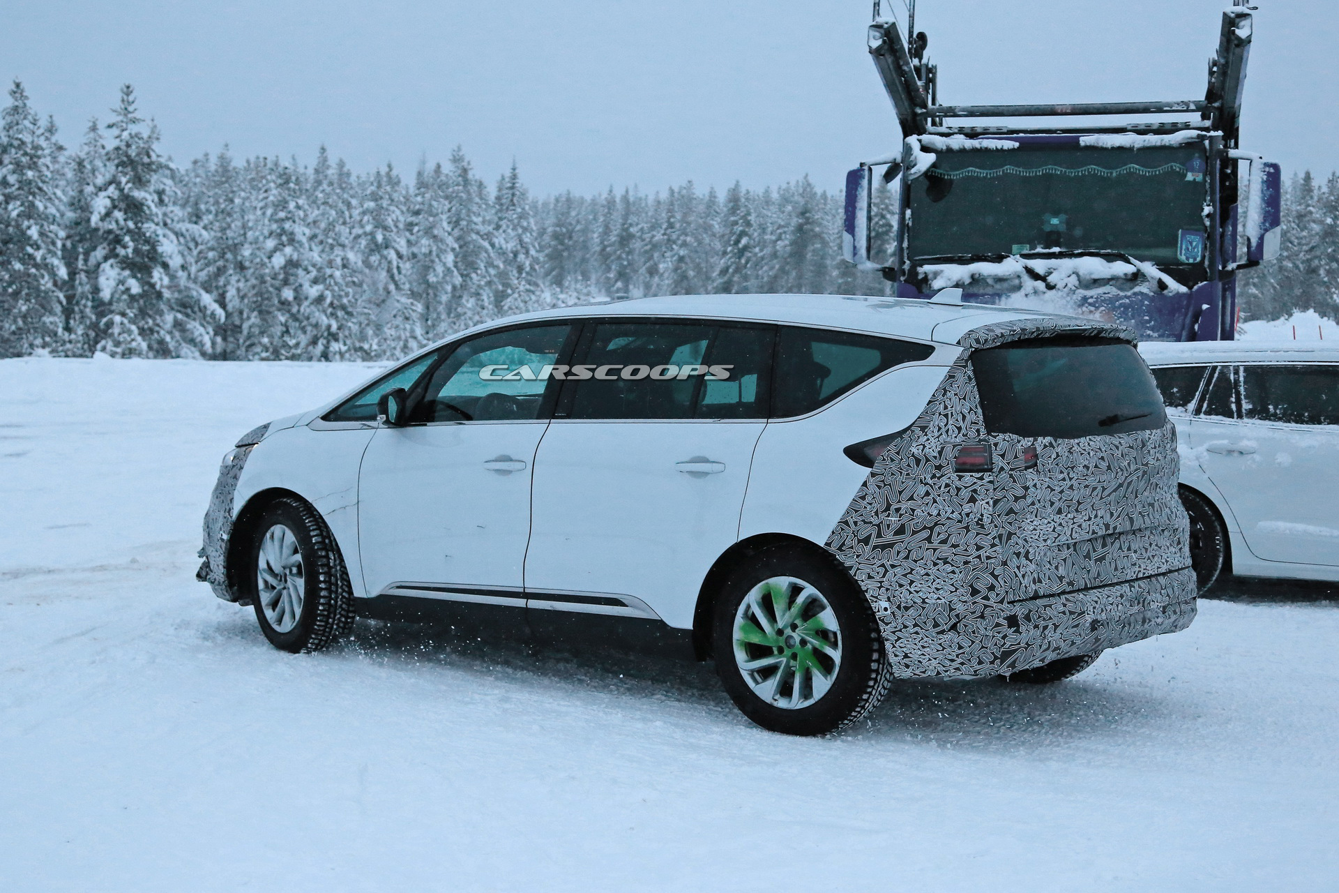 2020 renault espace facelift spy 6 Facelifted Renault Espace Spotted Near Arctic Circle