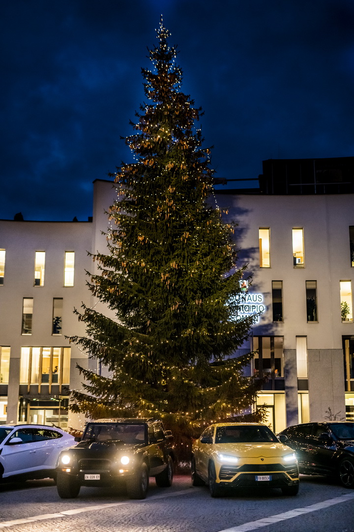 lamborghini urus lm002 97 Lamborghini Urus Convoy Embarks On Special Journey, LM002 Leads The Pack