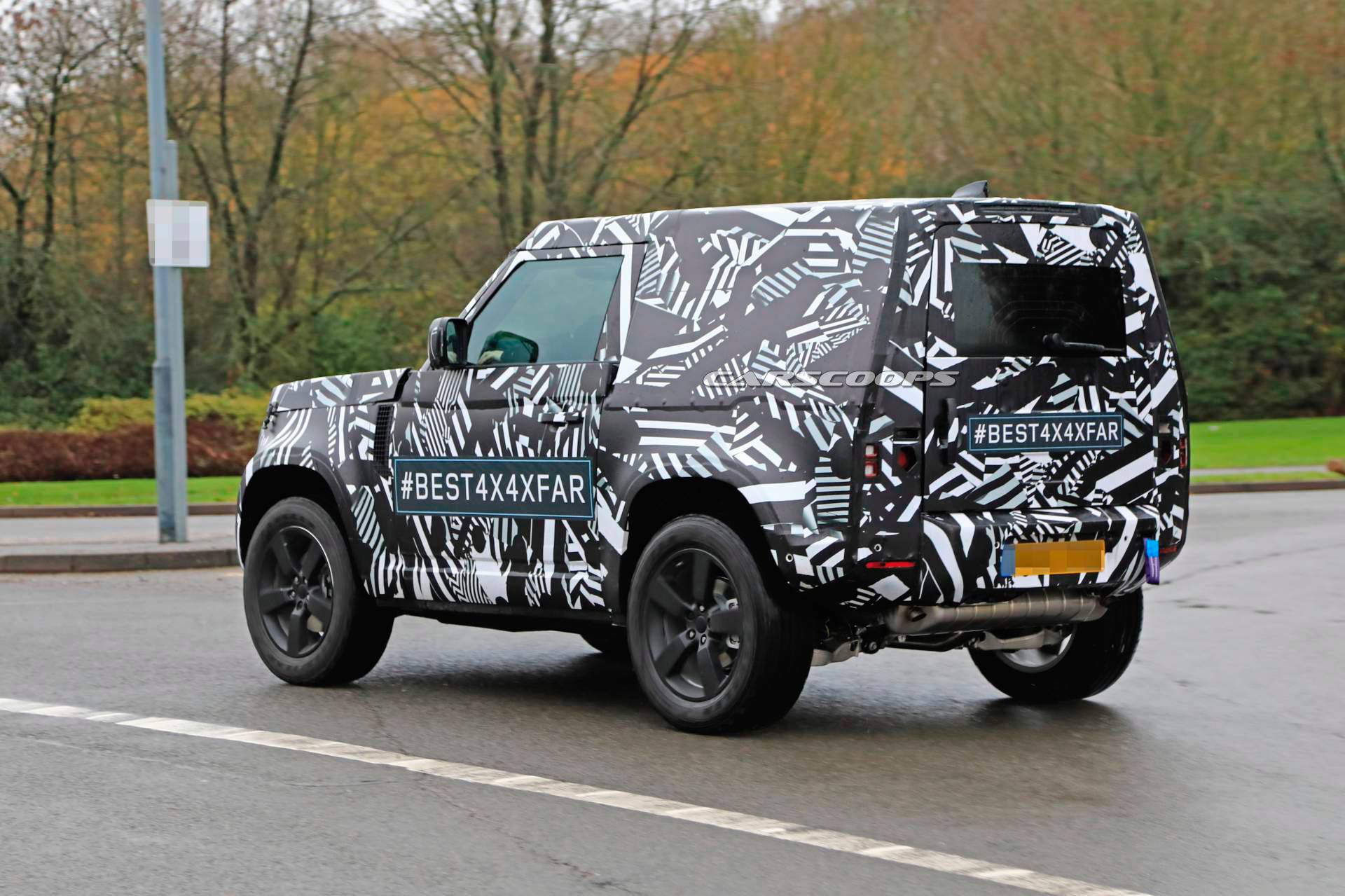 2020 Land Rover Defender 90 spy shots 11 2020 Land Rover Defender 90 With 3-Doors And SWB Will Be The Most Playful Of All