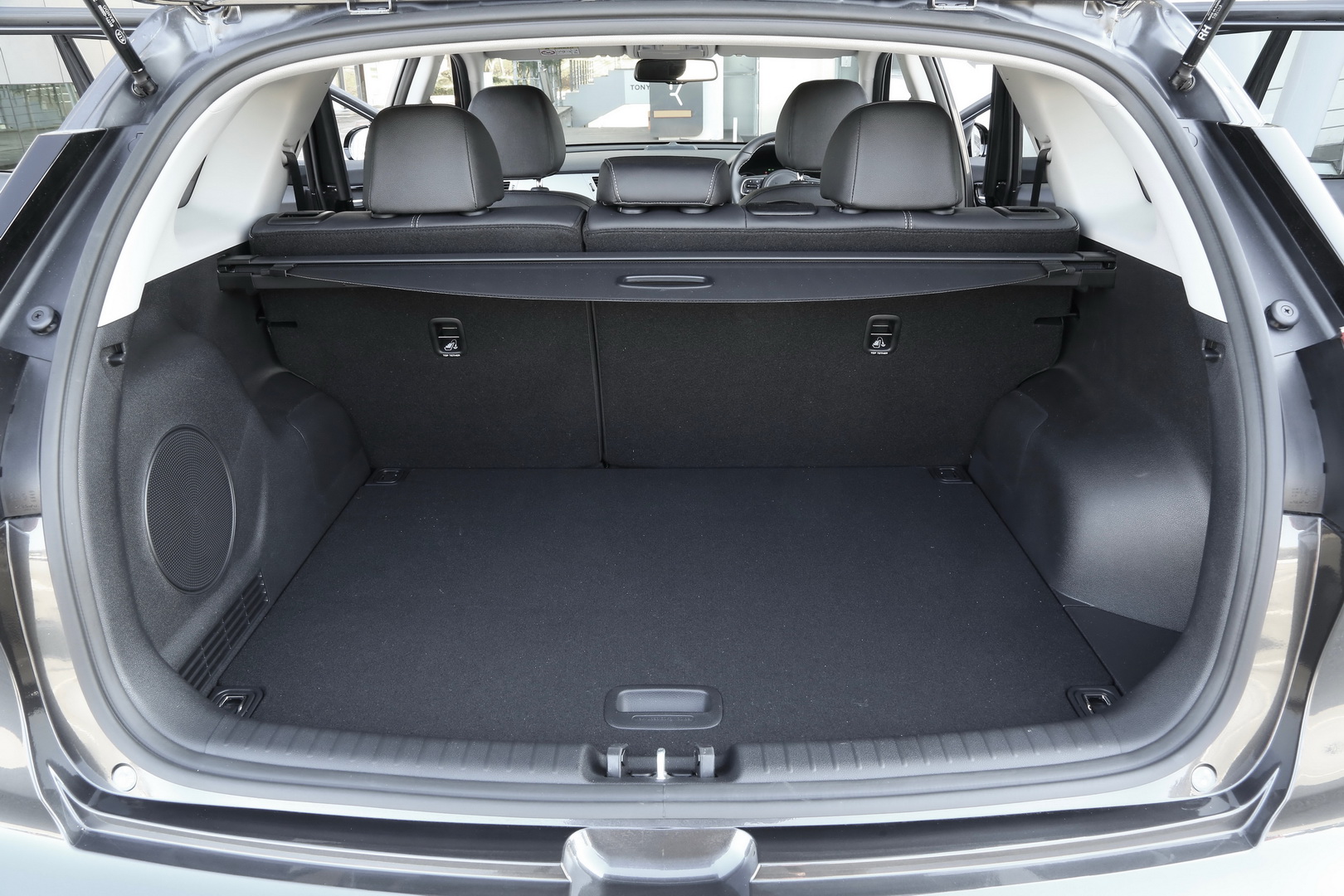 2019 kia e-niro 10 Kia Announces e-Niro First Edition UK Specs, Pricing Starts At £32,995