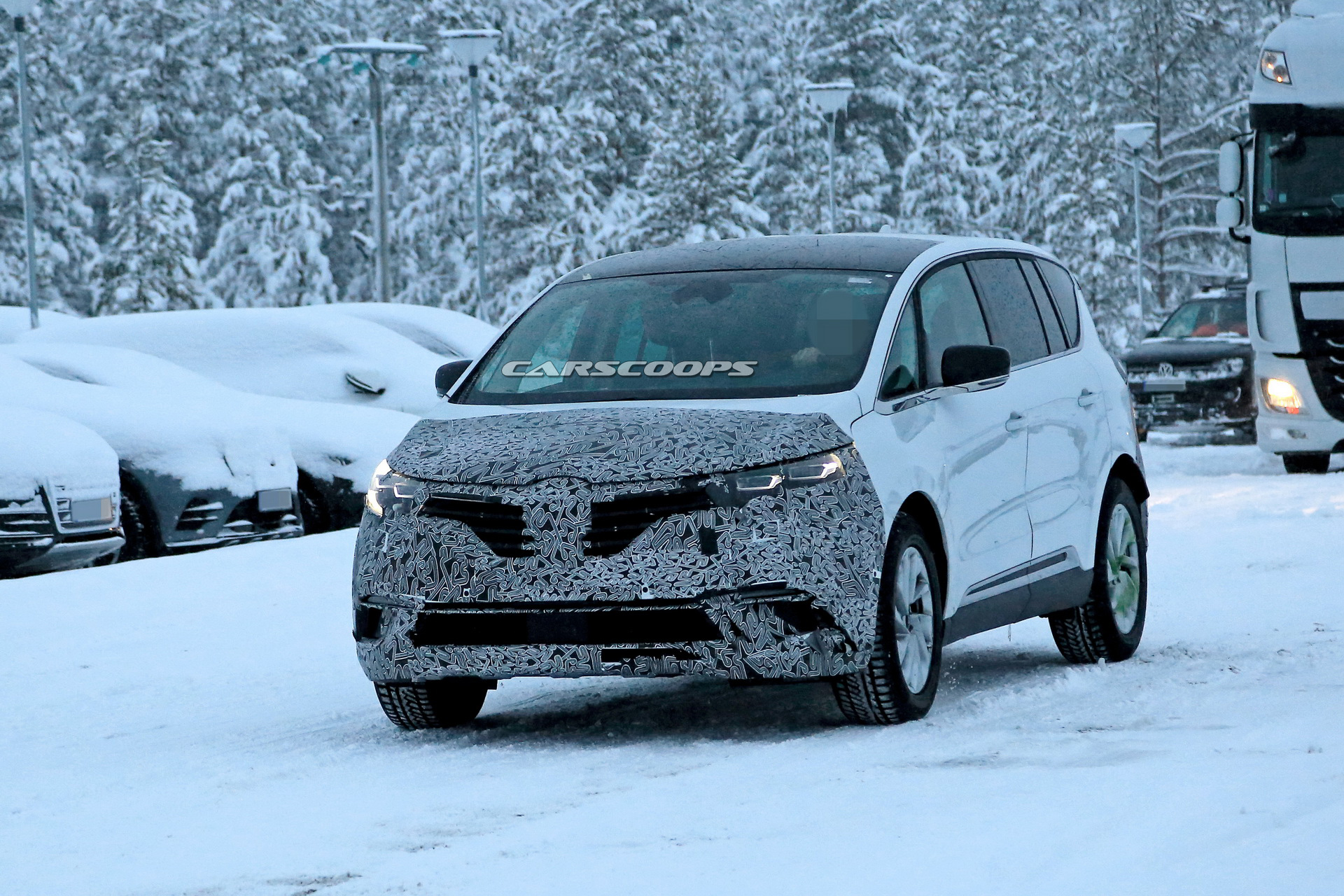 2020 renault espace facelift spy 1 Facelifted Renault Espace Spotted Near Arctic Circle