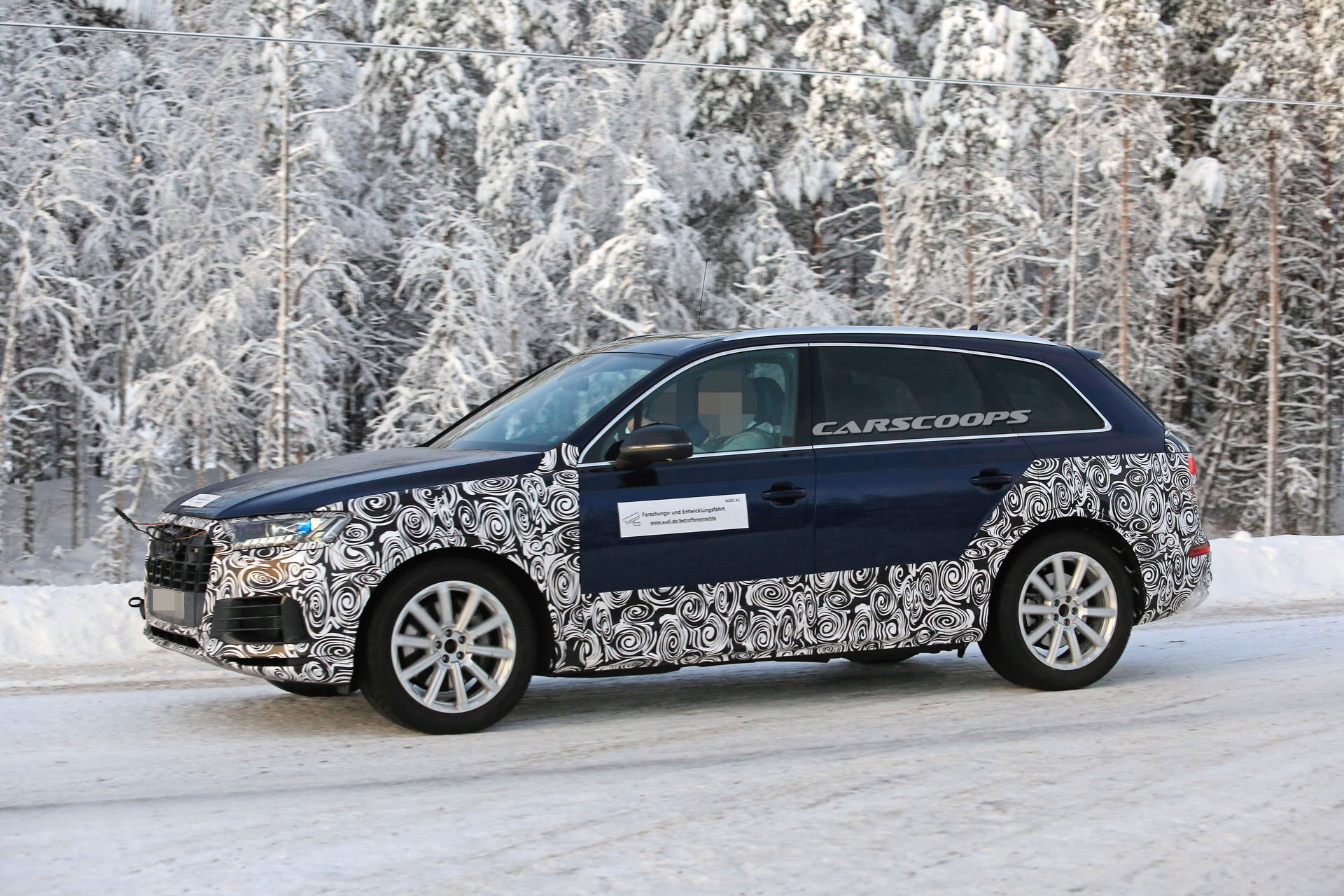 2020-Audi-Q7-SQ7-Facelift-04 2020 Audi Q7 Facelift Spotted Testing On Cold-Weather Conditions