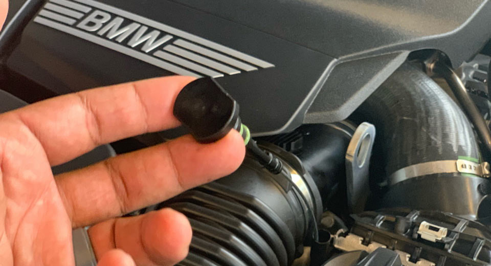  Dipstick Spotted On New BMW M850i Engine, Is It Making A Comeback?