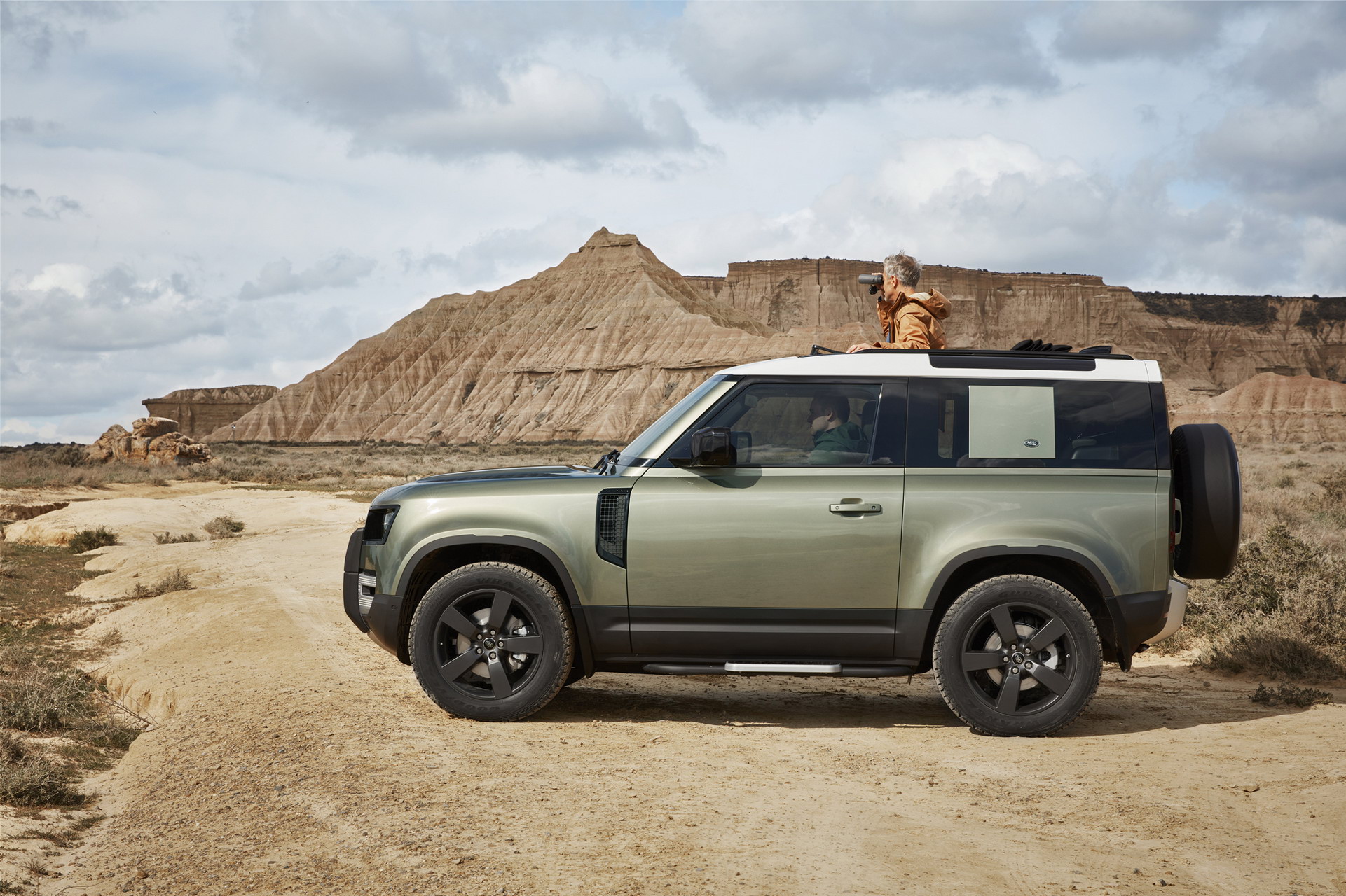 2020 Land Rover Defender Reborn As A Modern 4×4 With Advanced Tech