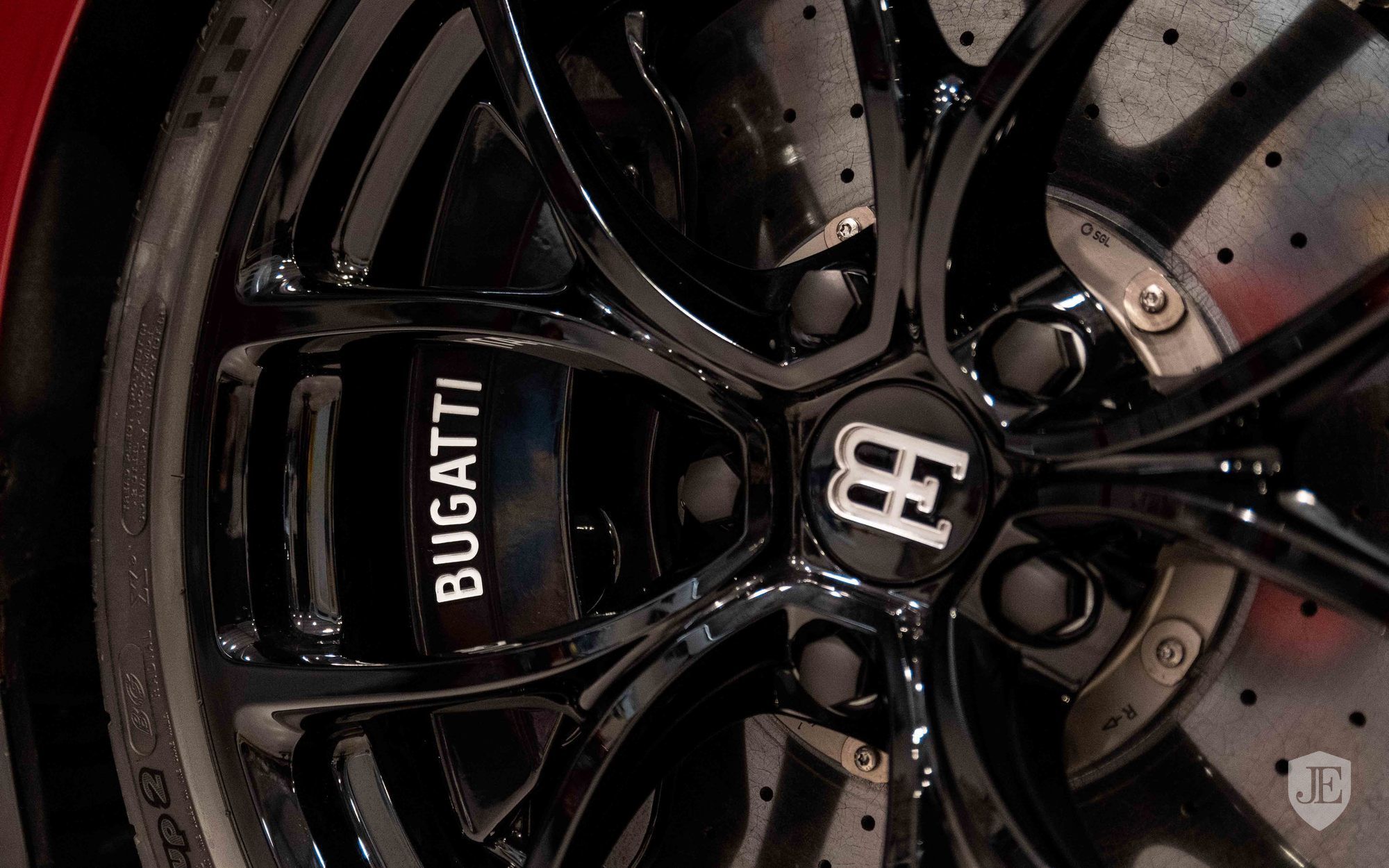 Bugatti-Chiron-For-Sale-12 Classy Red Bugatti Chiron Is A Once-In-A-Lifetime Buy