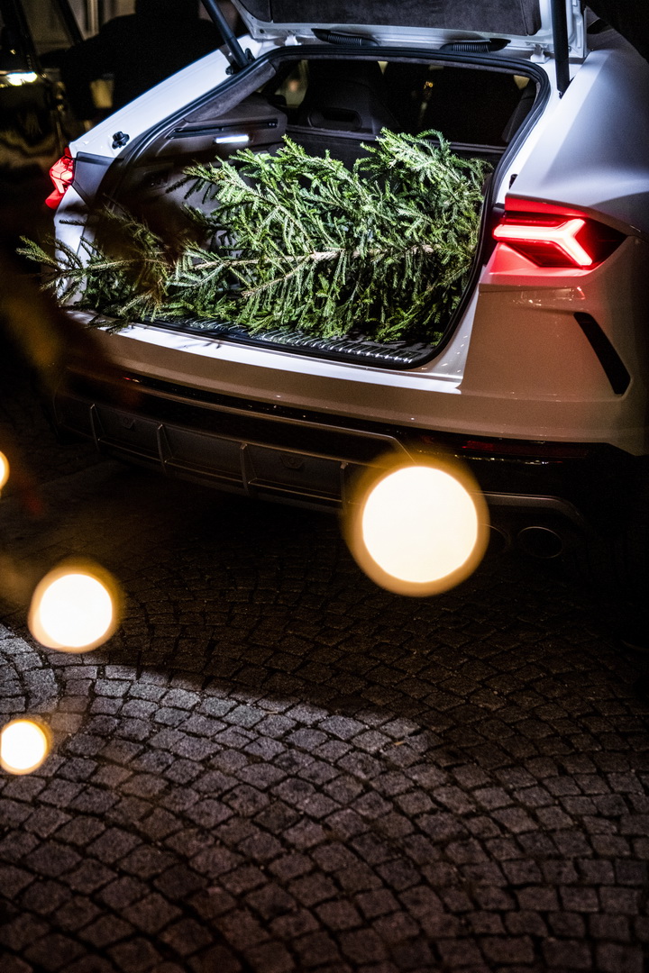 lamborghini urus lm002 99 Lamborghini Urus Convoy Embarks On Special Journey, LM002 Leads The Pack