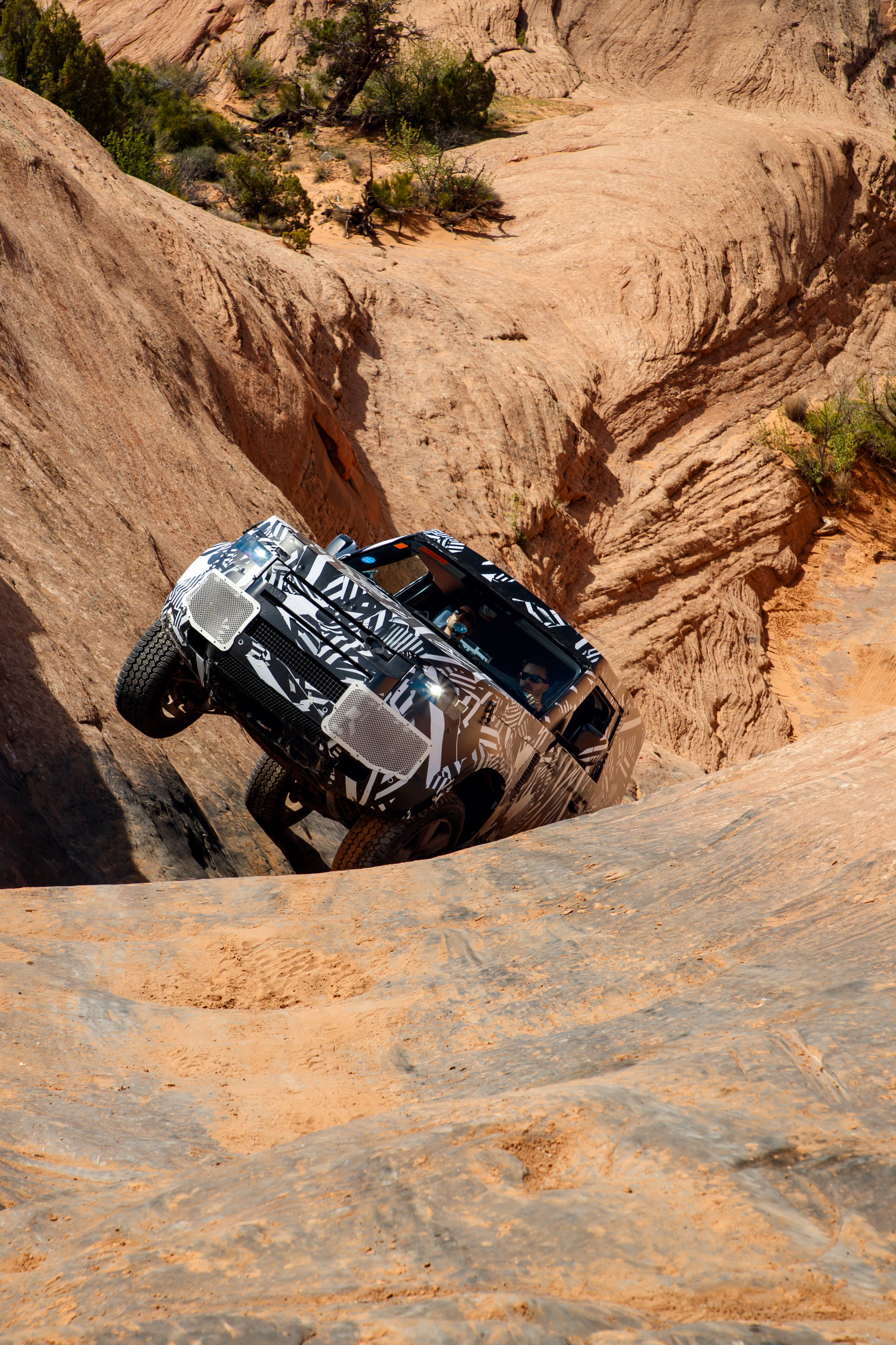 2020 Land Rover Defender Reborn As A Modern 4×4 With Advanced Tech