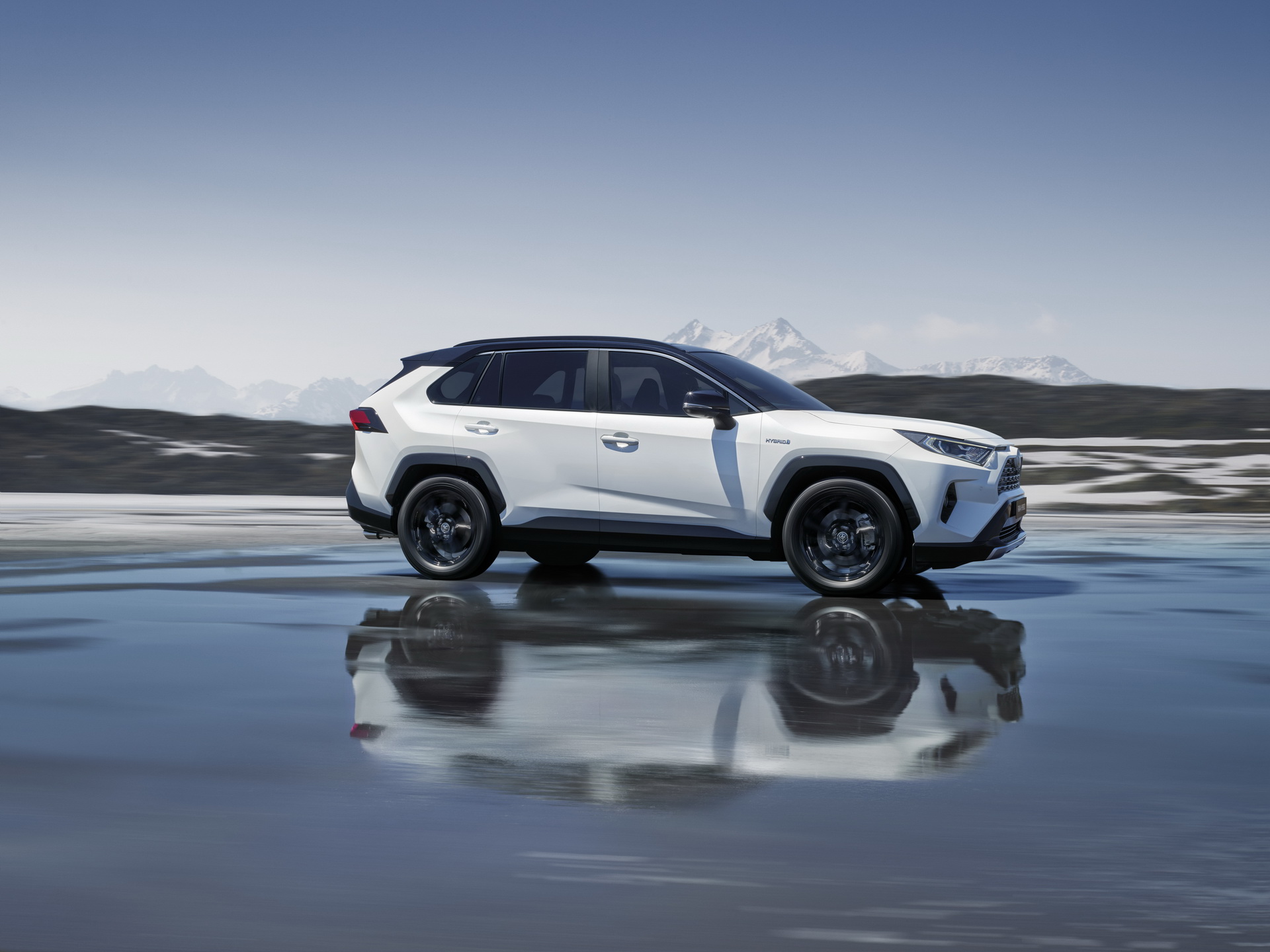 2019-Toyota-RAV4-Hybrid-09 Toyota Opens UK Order Books For 2019 RAV4 Hybrid, Prices Start From £29,635