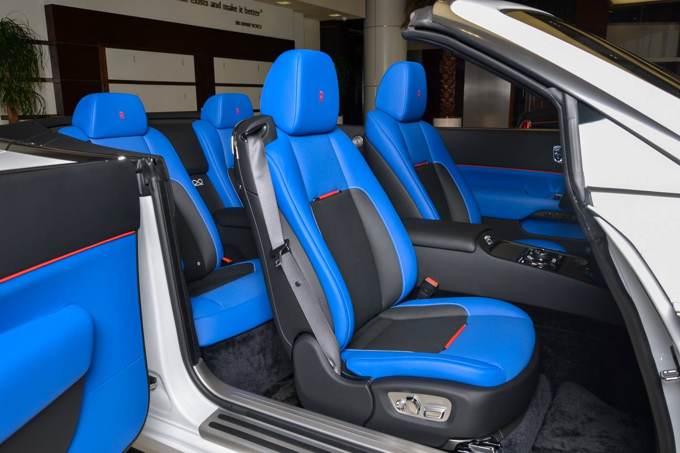 rolls royce dawn black badge trichromatic 15 Rolls-Royce Dawn Black Badge Trichromatic Is Very White And Blue