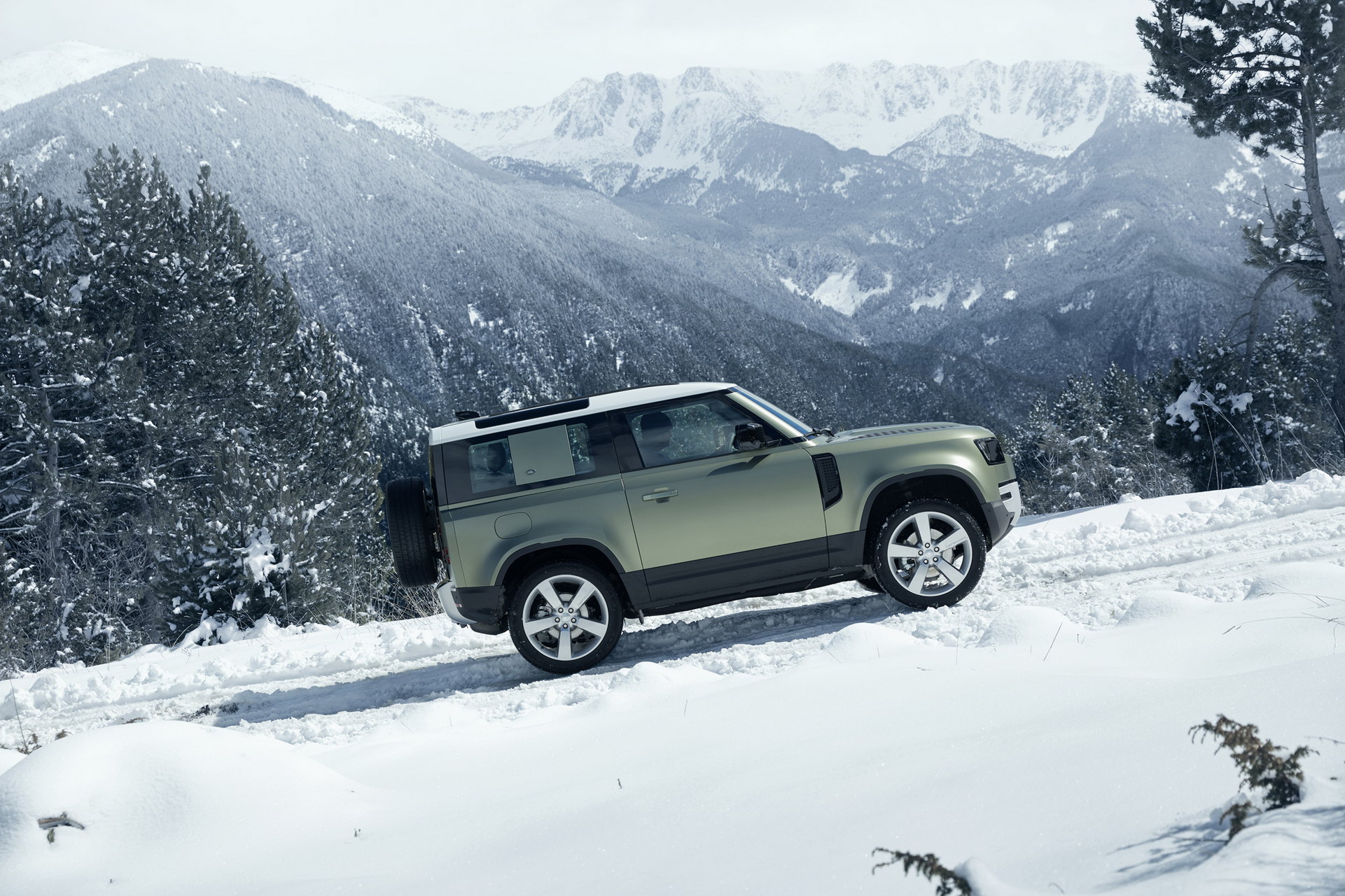 2020 Land Rover Defender Reborn As A Modern 4×4 With Advanced Tech