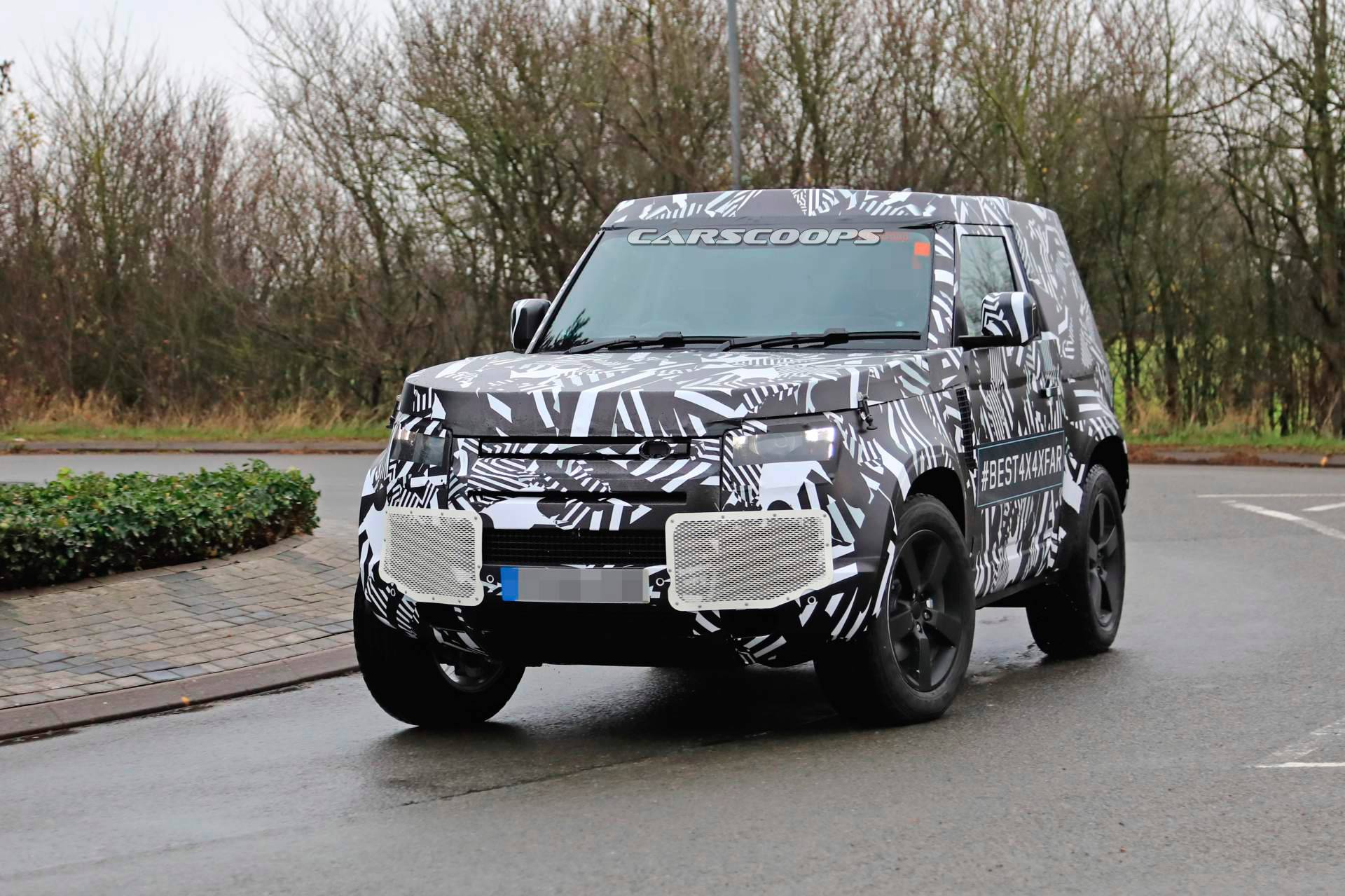 2020 Land Rover Defender 90 spy shots 4 2020 Land Rover Defender 90 With 3-Doors And SWB Will Be The Most Playful Of All