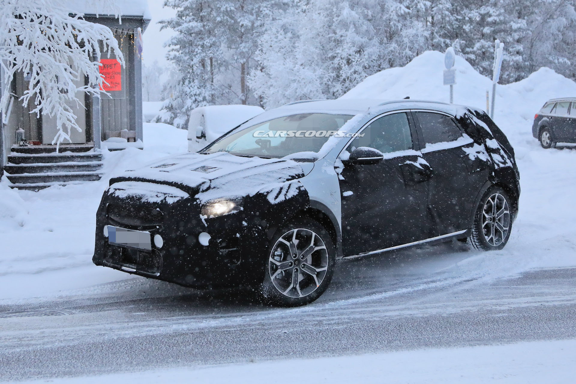 Kia XCeed 22 2020 Kia XCeed Crossover Spied Testing Against VW T-Roc