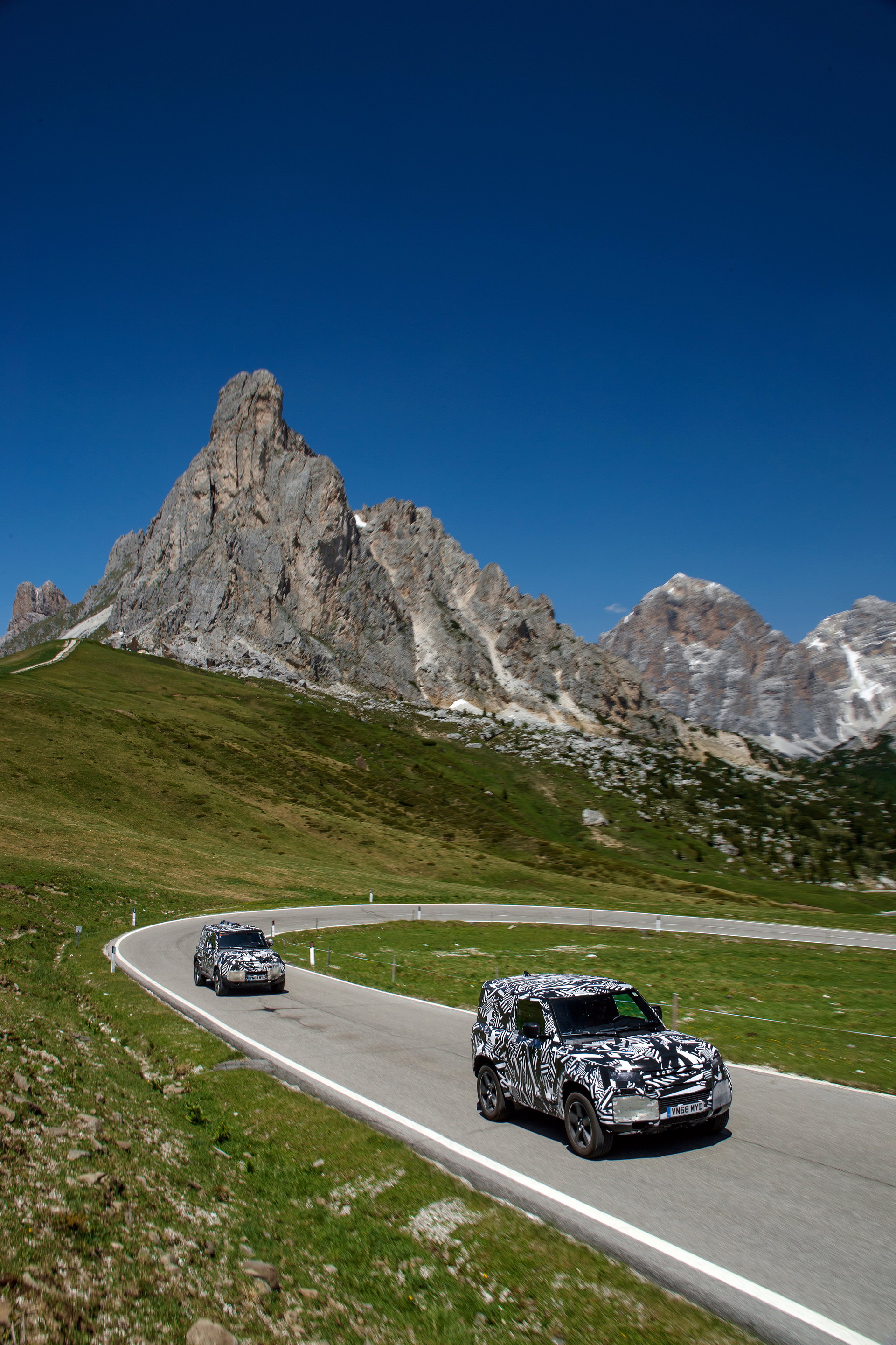 2020 Land Rover Defender Reborn As A Modern 4×4 With Advanced Tech