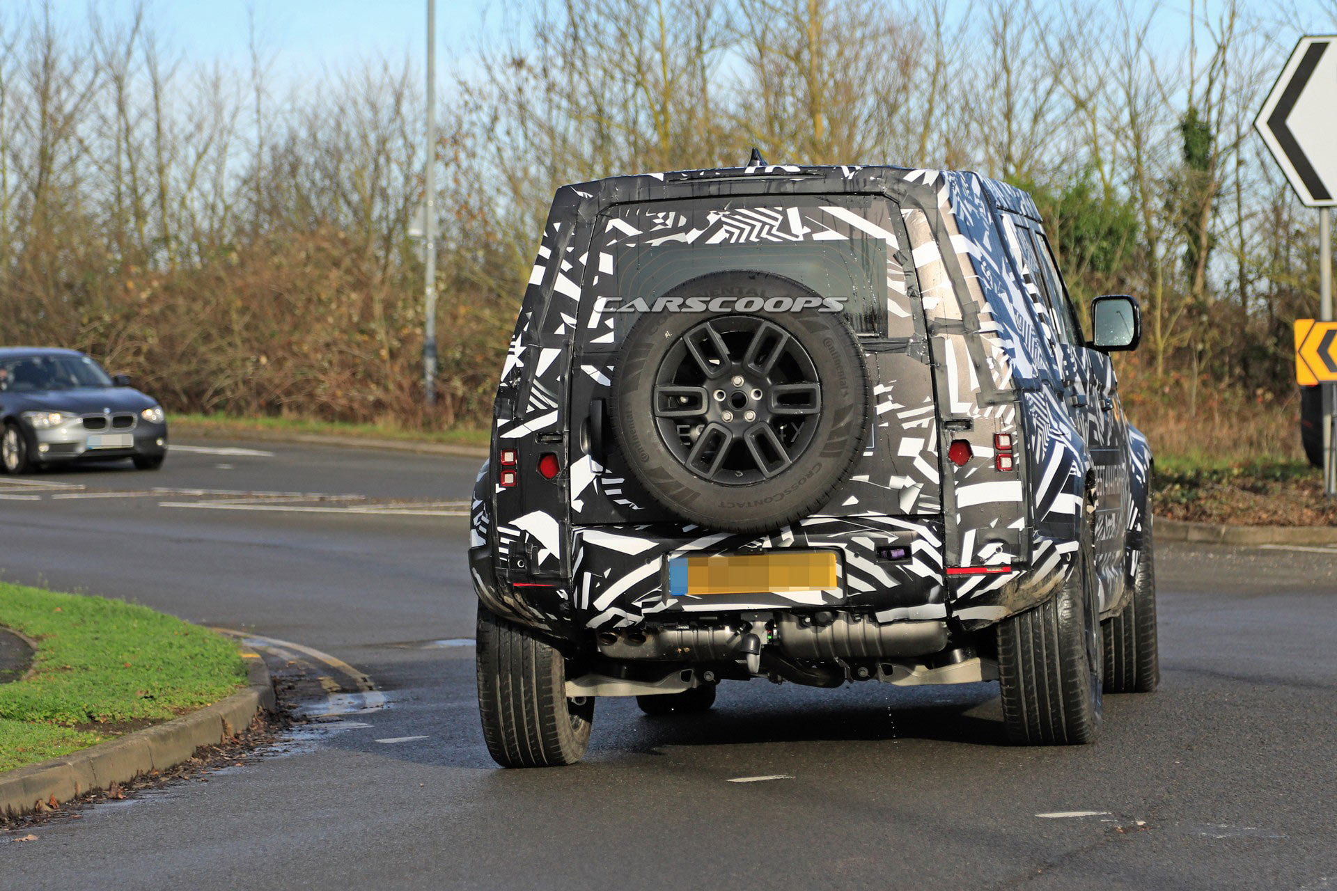 2020-Land-Rover-Defender-8 2020 Land Rover Defender Teased, Could Debut Next Year
