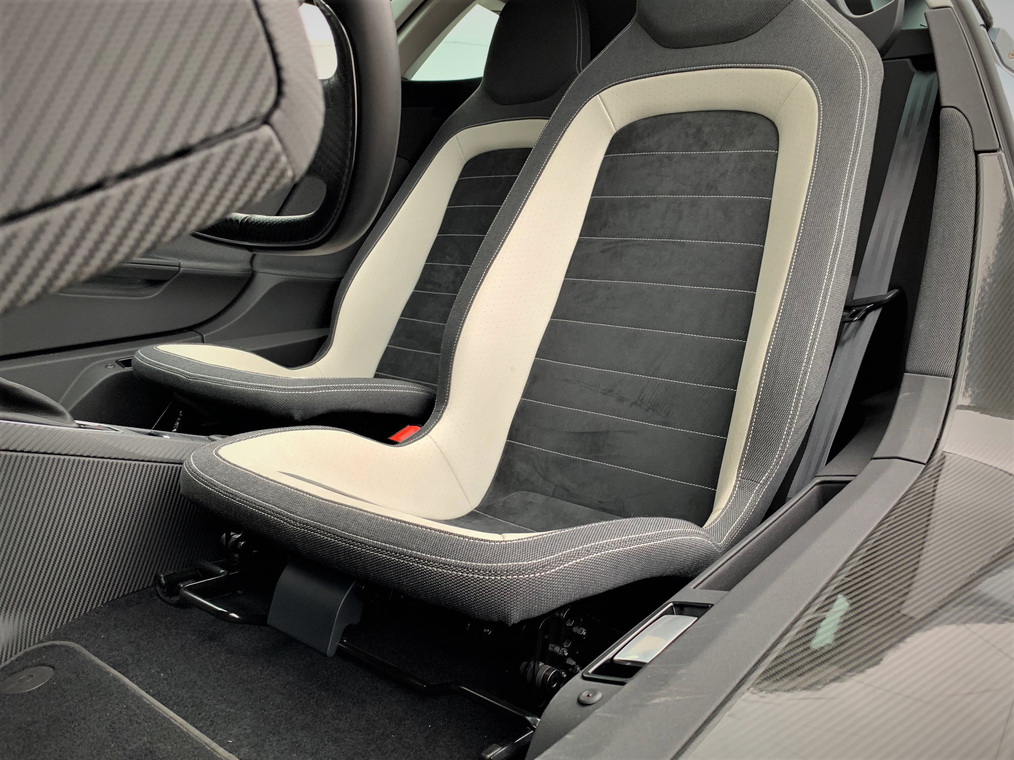 vw xl1 7 Volkswagen XL1: Buy This Futuristic Hybrid, Turn Heads Wherever You Go