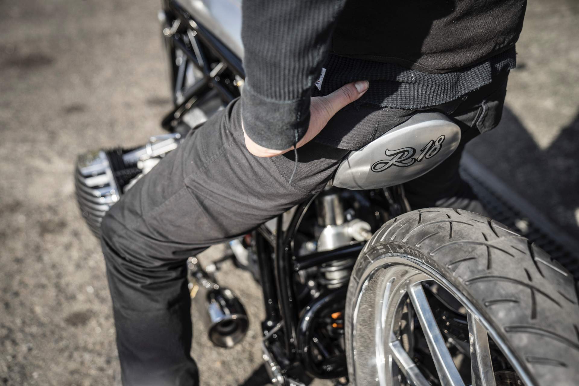 Custom Works Zon BMW concept motorcycle 20 BMW And Japan’s Custom Works Zon Collaborate On R18 Bike With Mystery Boxer Engine