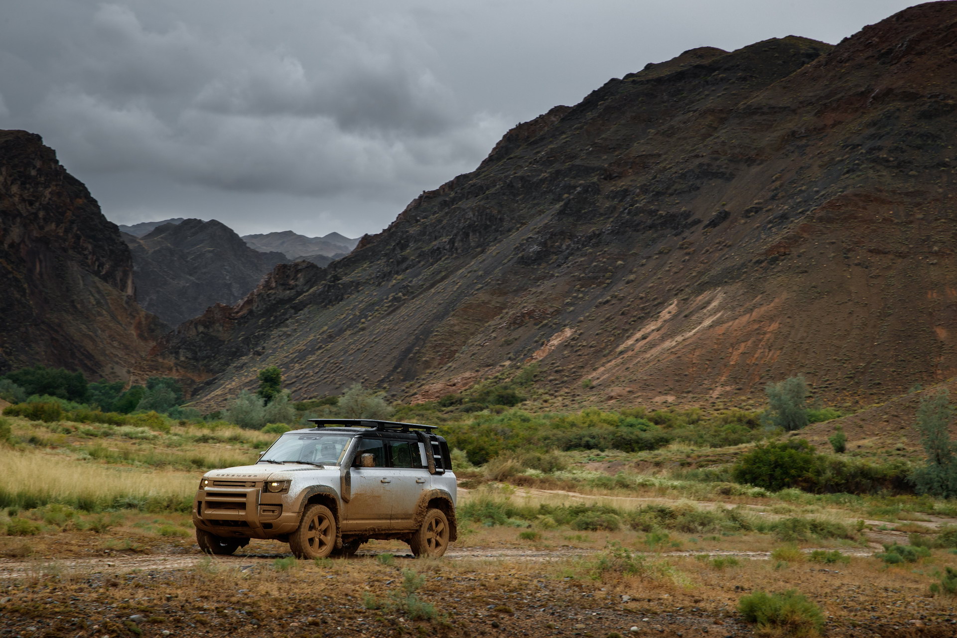 2020 Land Rover Defender Reborn As A Modern 4×4 With Advanced Tech