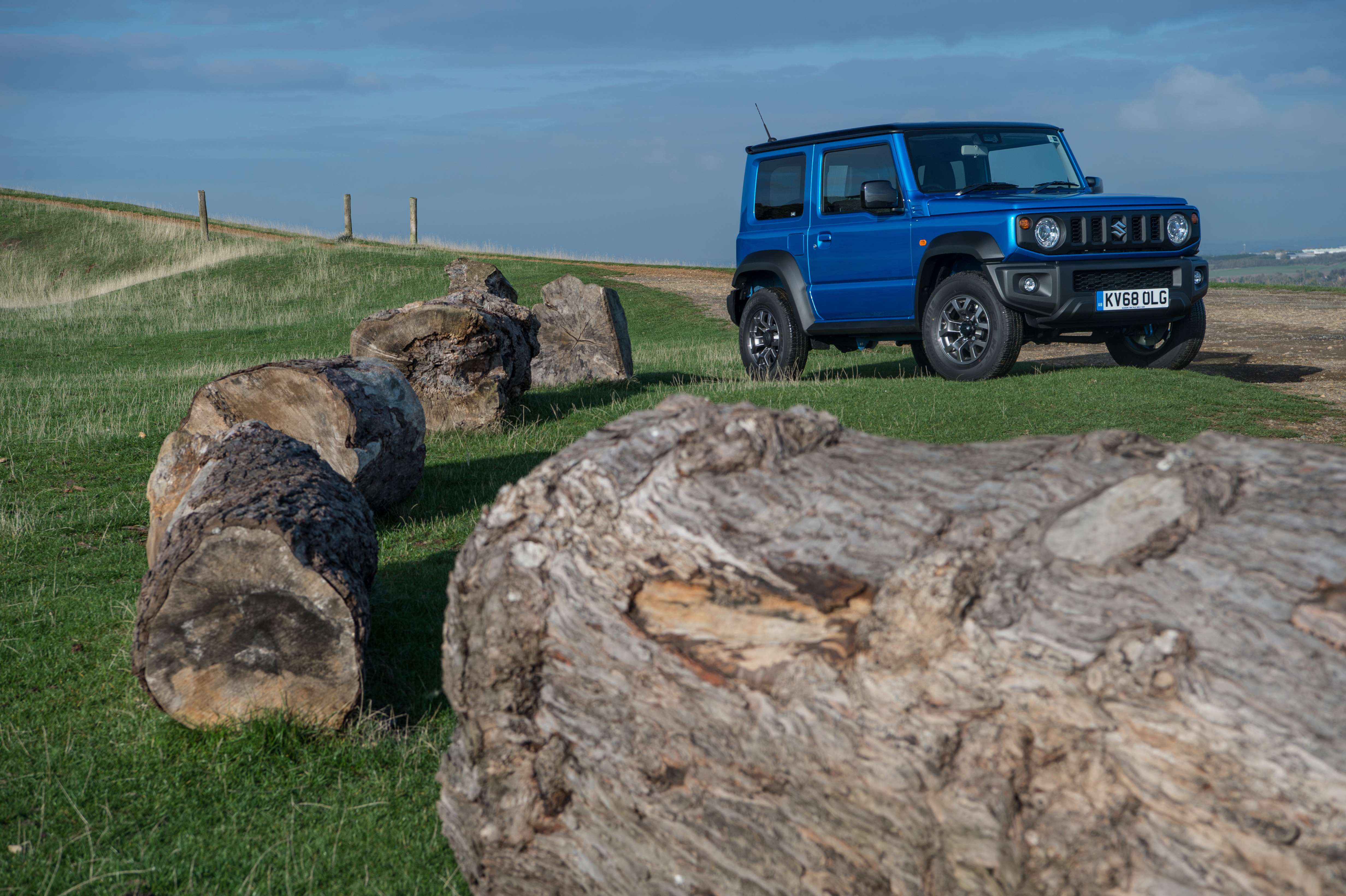 2019-Suzuki-Jimny-03 Suzuki Jimny’s Demand Is So Strong Some UK Dealers Have Stopped Taking Deposits